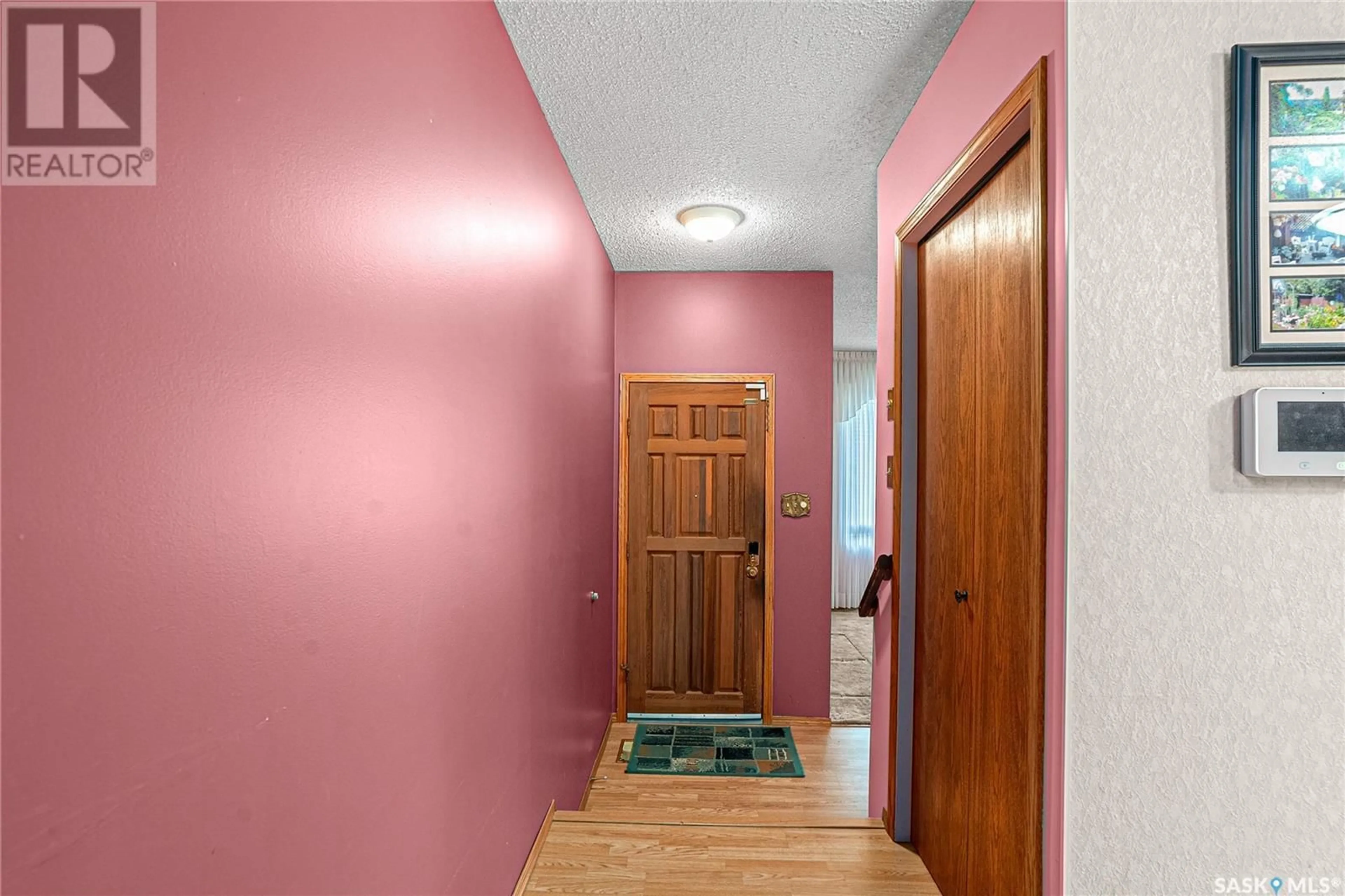 Indoor entryway for 414 Haight CRESCENT, Saskatoon Saskatchewan S7H4W1