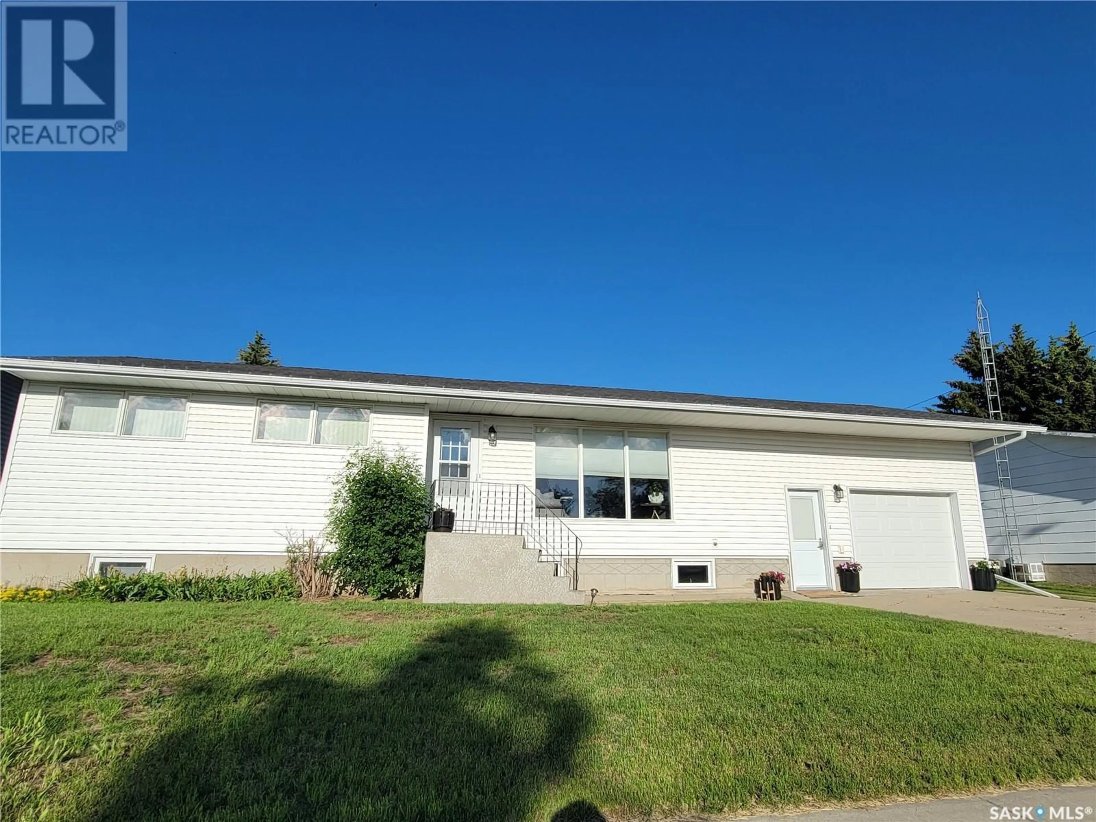 Frontside or backside of a home for 5023 Tribune STREET, Macklin Saskatchewan S0L2C0