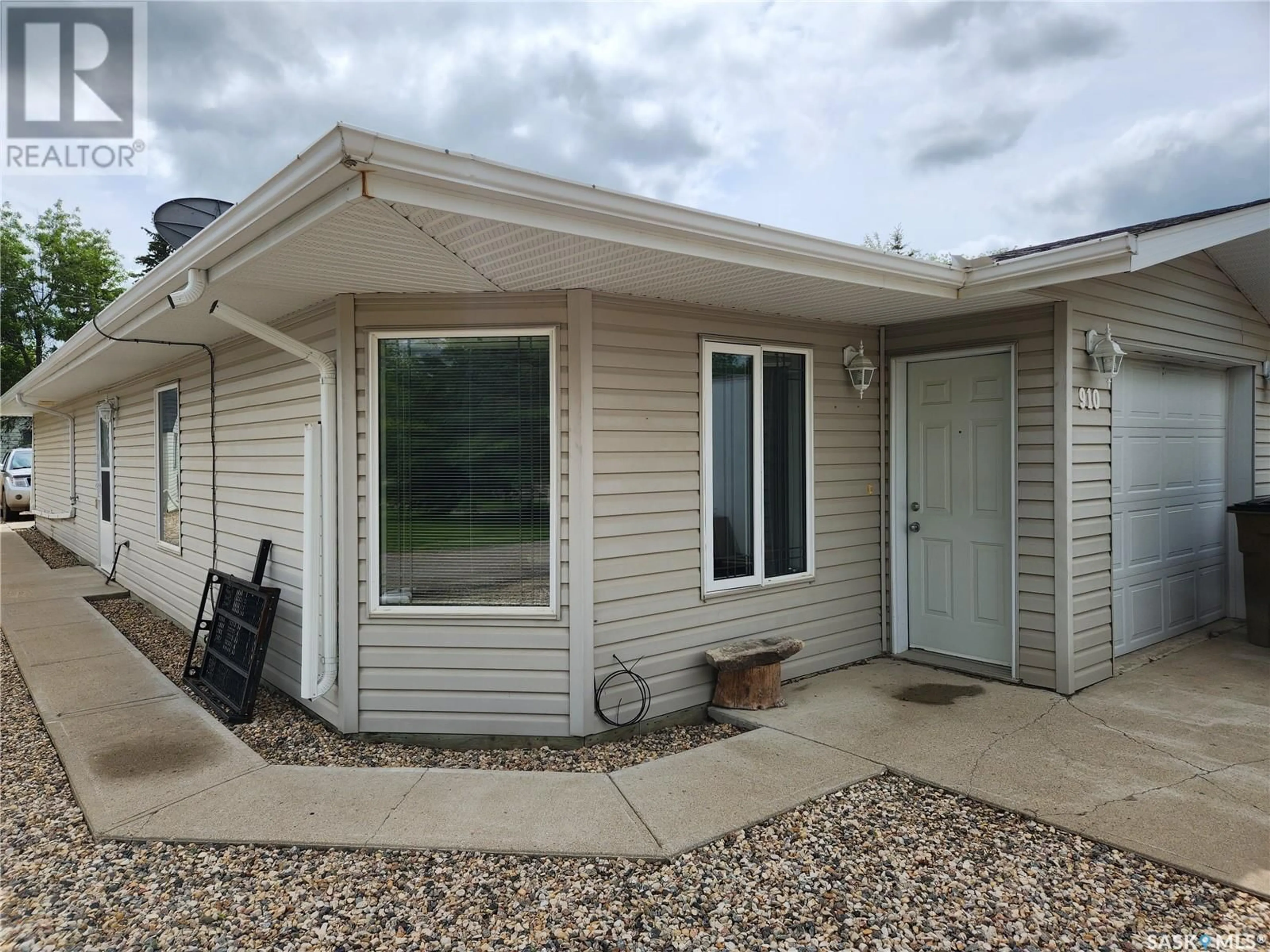 A pic from exterior of the house or condo for 910 104th AVENUE, Tisdale Saskatchewan S0E1T0