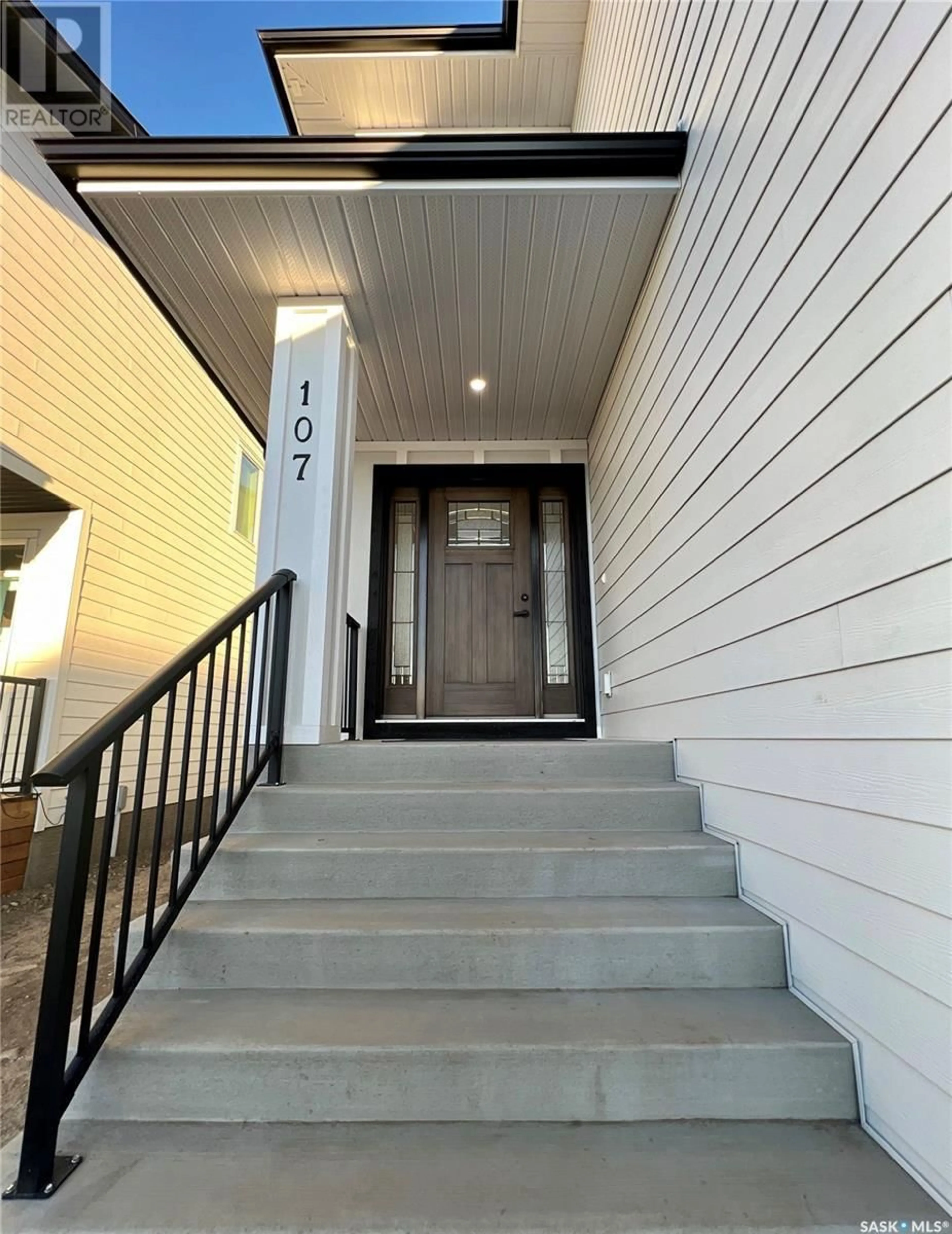 Indoor entryway for 107 Woolf BEND, Saskatoon Saskatchewan S7W0Z6