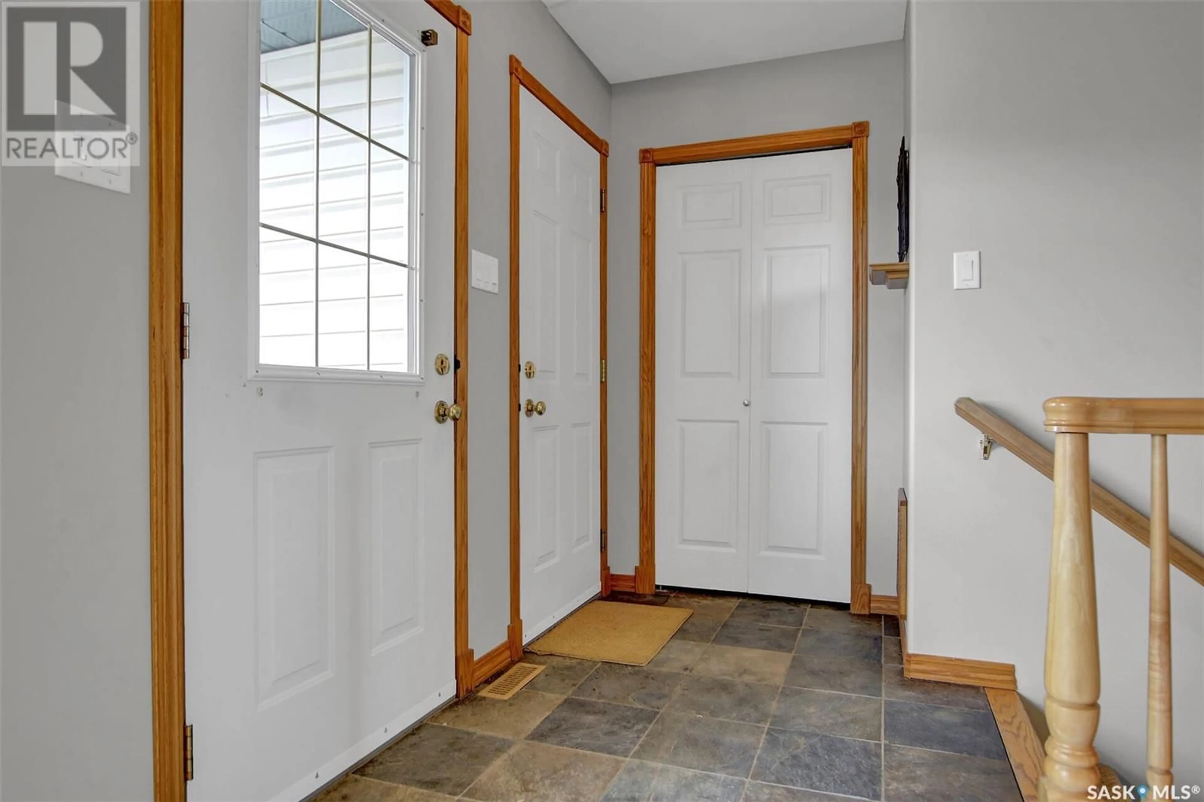 Indoor entryway for 108 Park STREET, Grand Coulee Saskatchewan S4M0A3