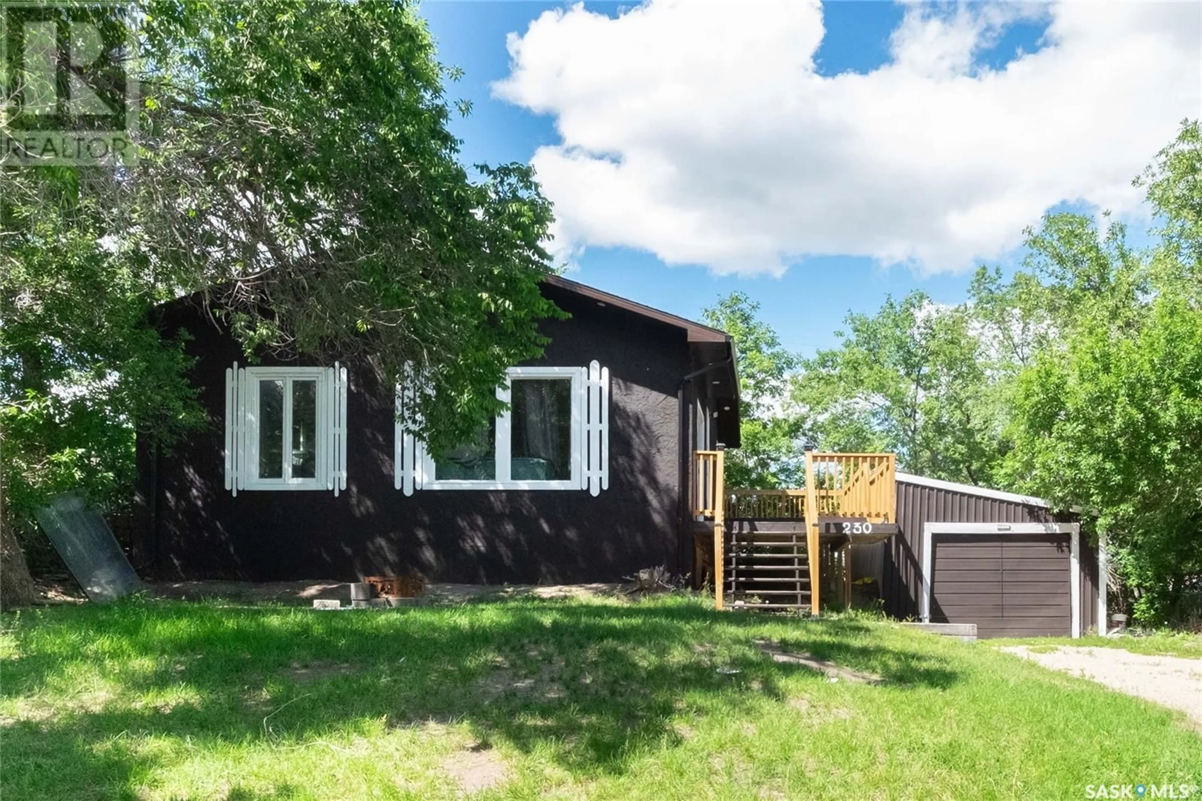 Cottage for 230 Macmurchy AVENUE, Regina Beach Saskatchewan S0G4C0