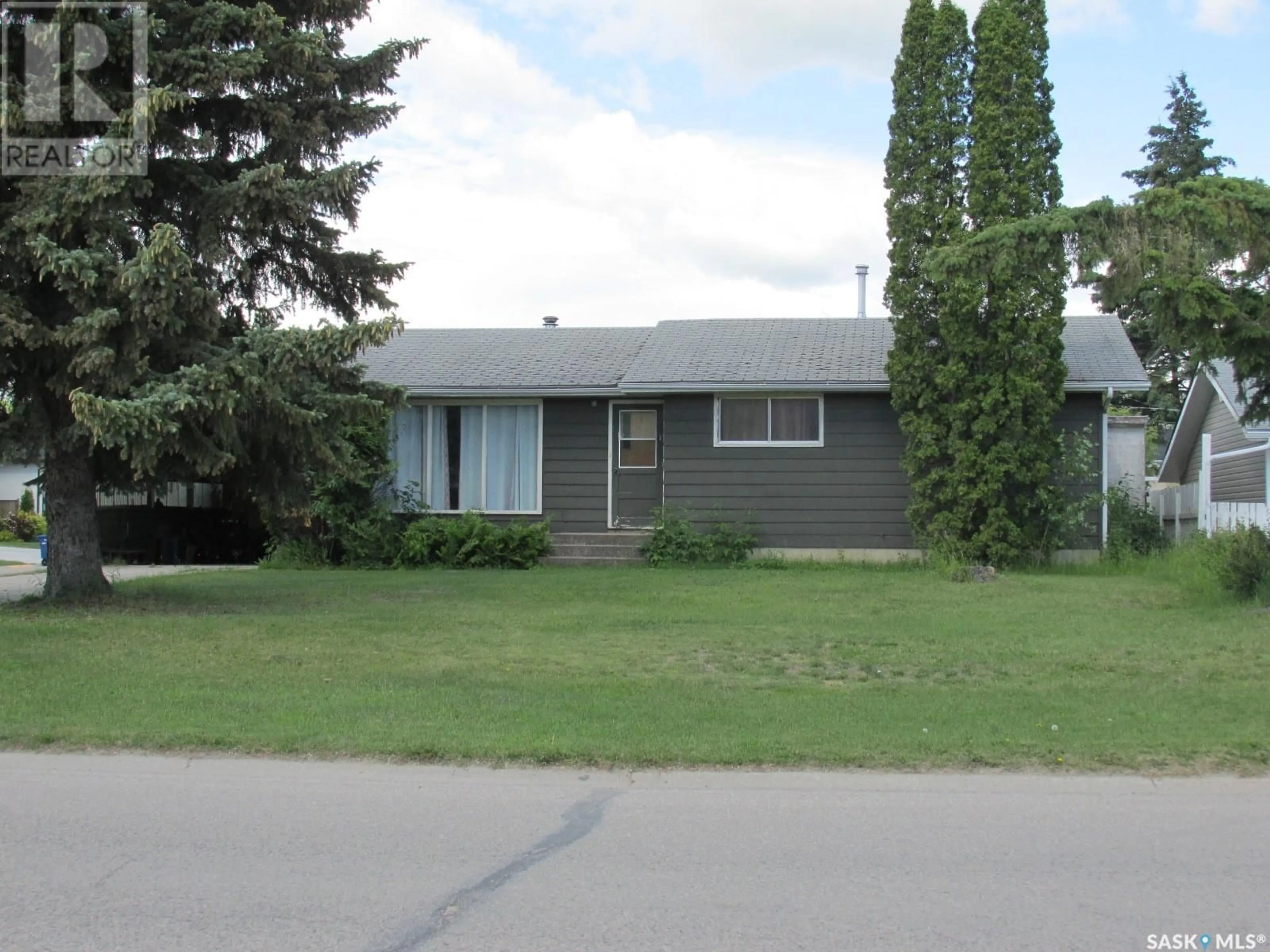 Frontside or backside of a home for 506 6th STREET E, Nipawin Saskatchewan S0E1E0