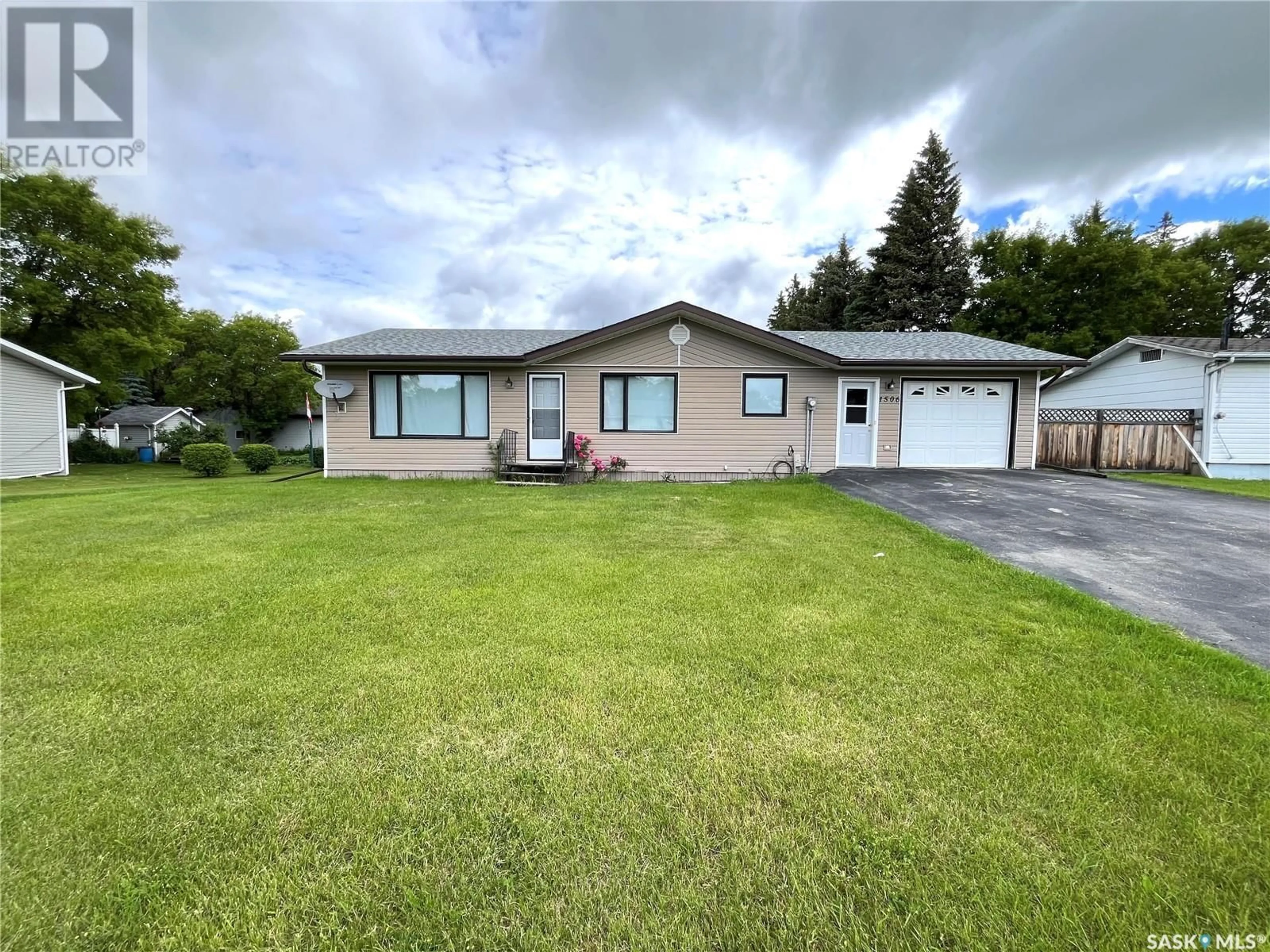 Frontside or backside of a home for 1506 Mark AVENUE, Moosomin Saskatchewan S0G3N0