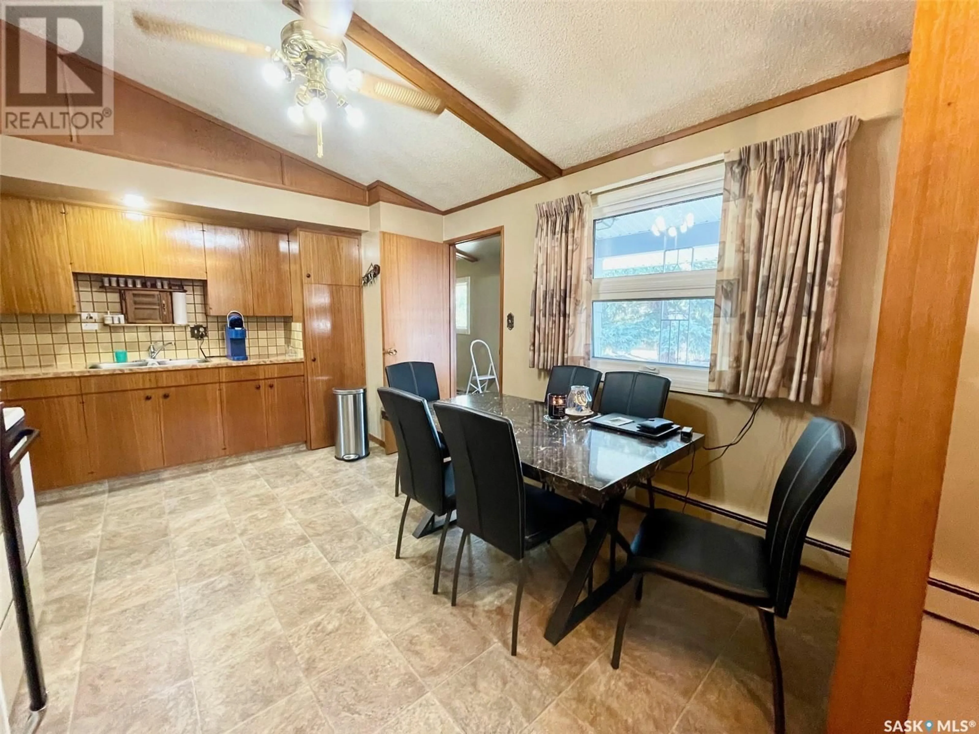 Dining room for 184 Circlebrooke DRIVE, Yorkton Saskatchewan S3N2S7