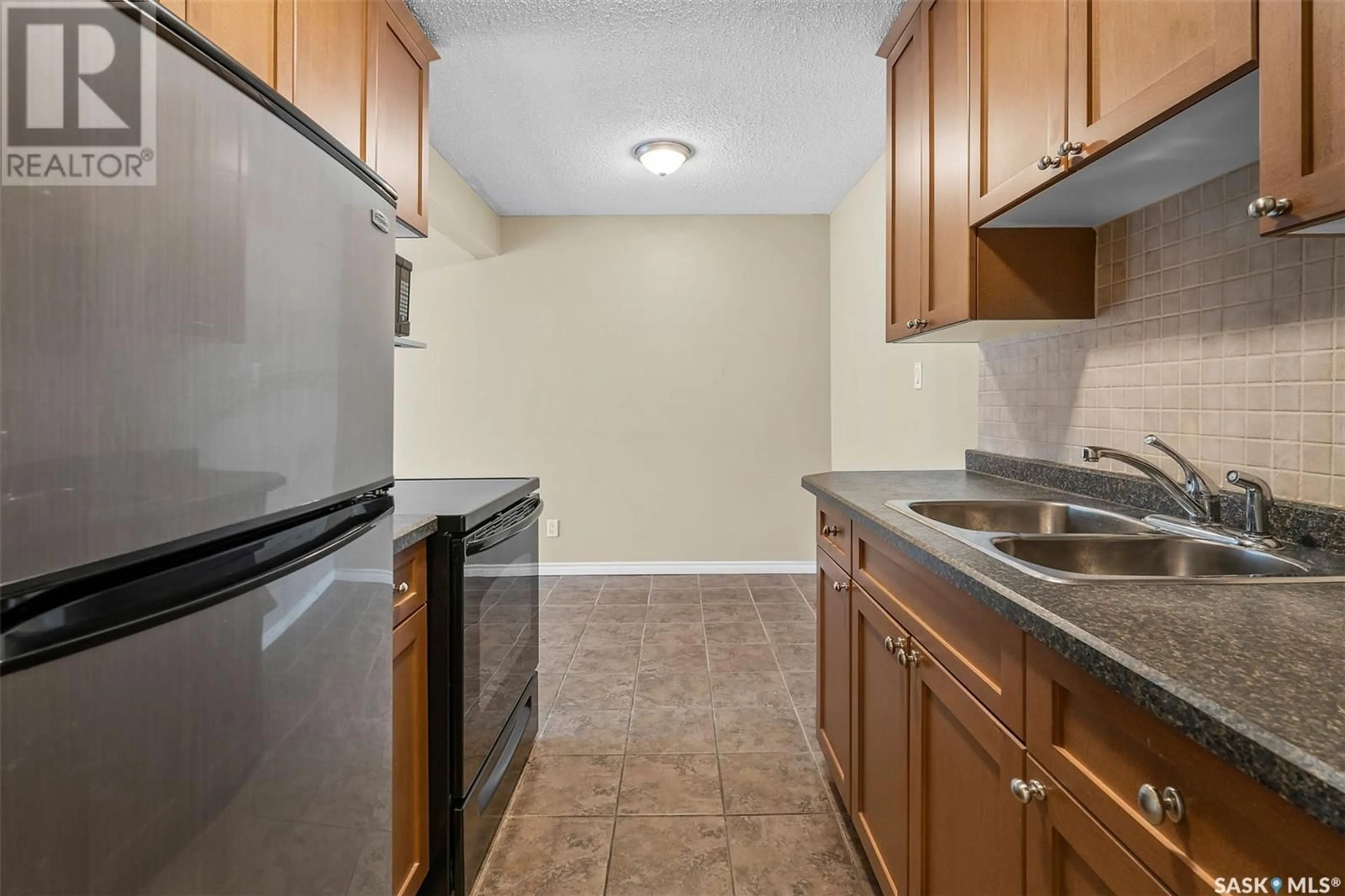 Standard kitchen, unknown floor, cottage for 206 710 Melrose AVENUE, Saskatoon Saskatchewan S7N0Y7