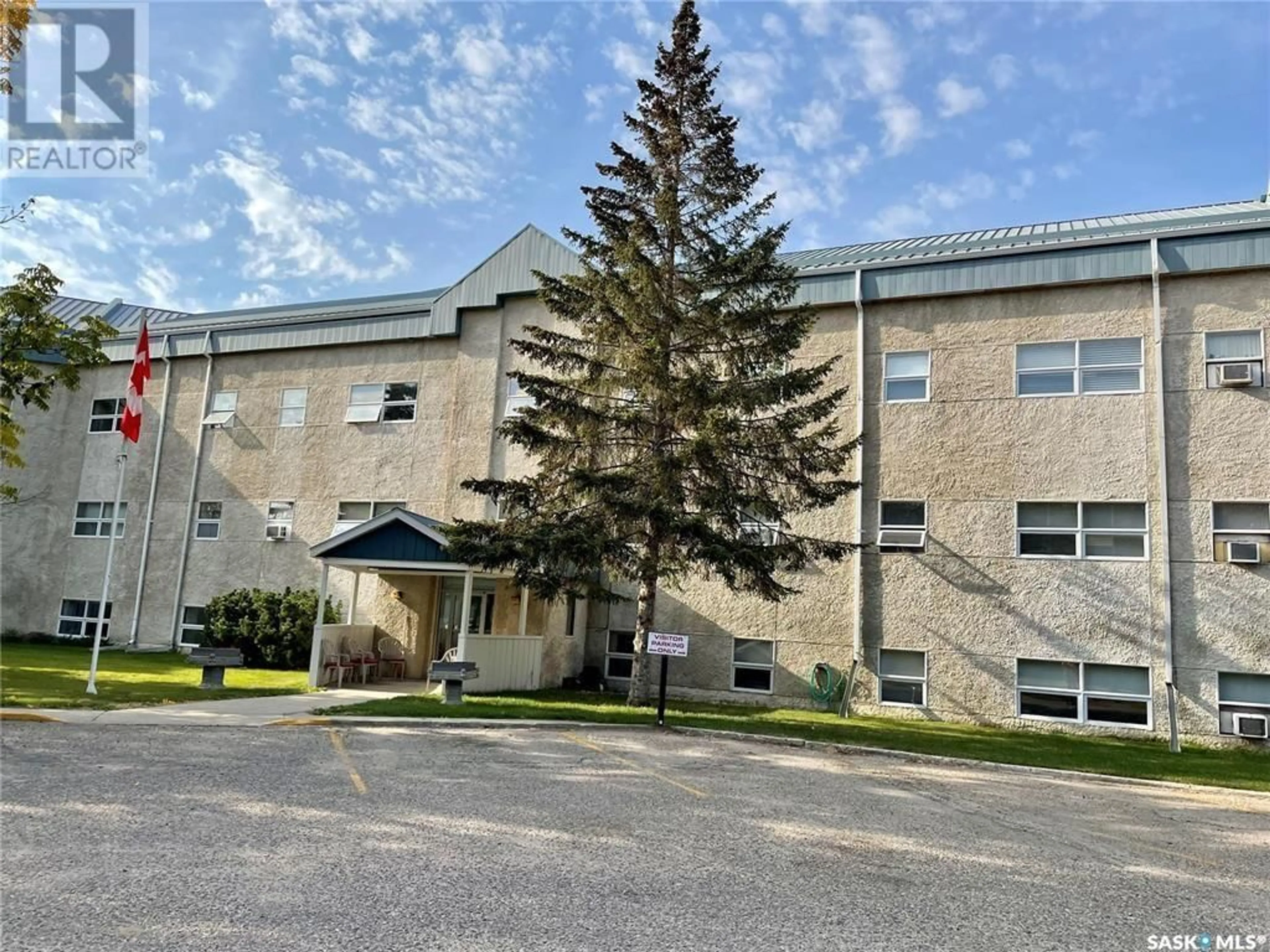 Outside view for 104 102 Manor DRIVE, Nipawin Saskatchewan S0E1E0