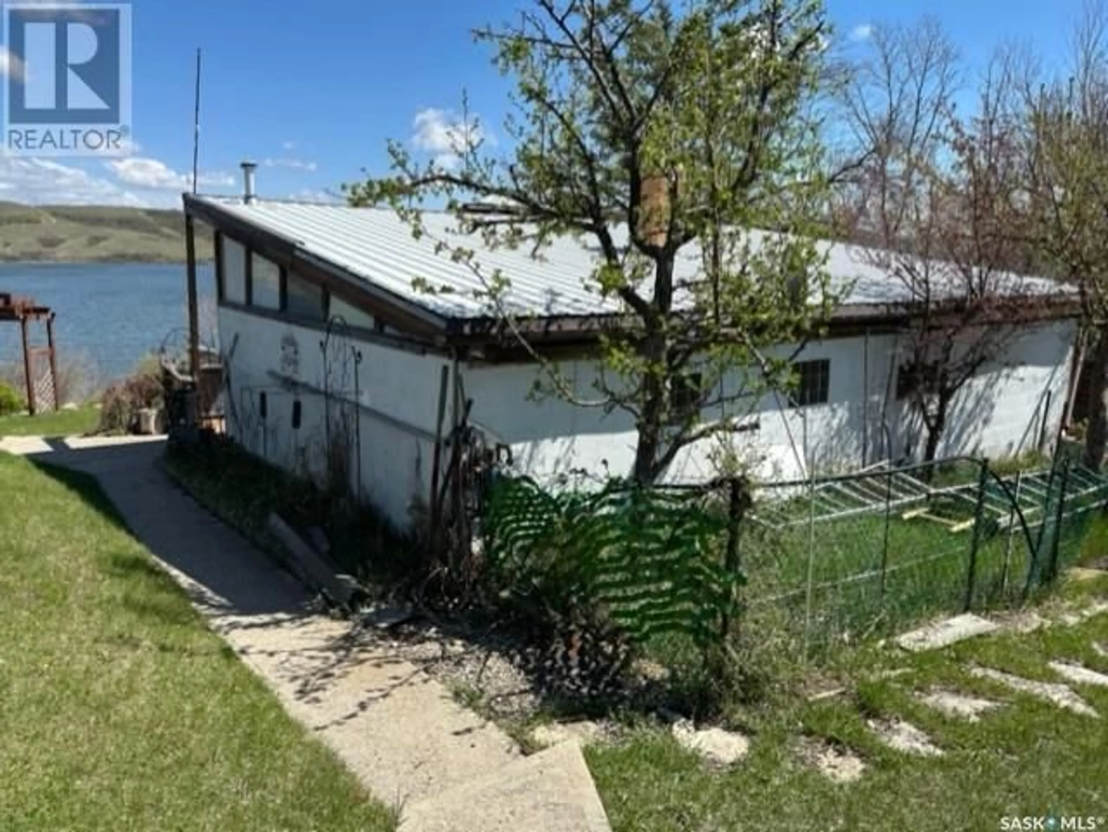 A pic from exterior of the house or condo, the front or back of building for 120-122 North Haven DRIVE, Buffalo Pound Lake Saskatchewan S0H2X0