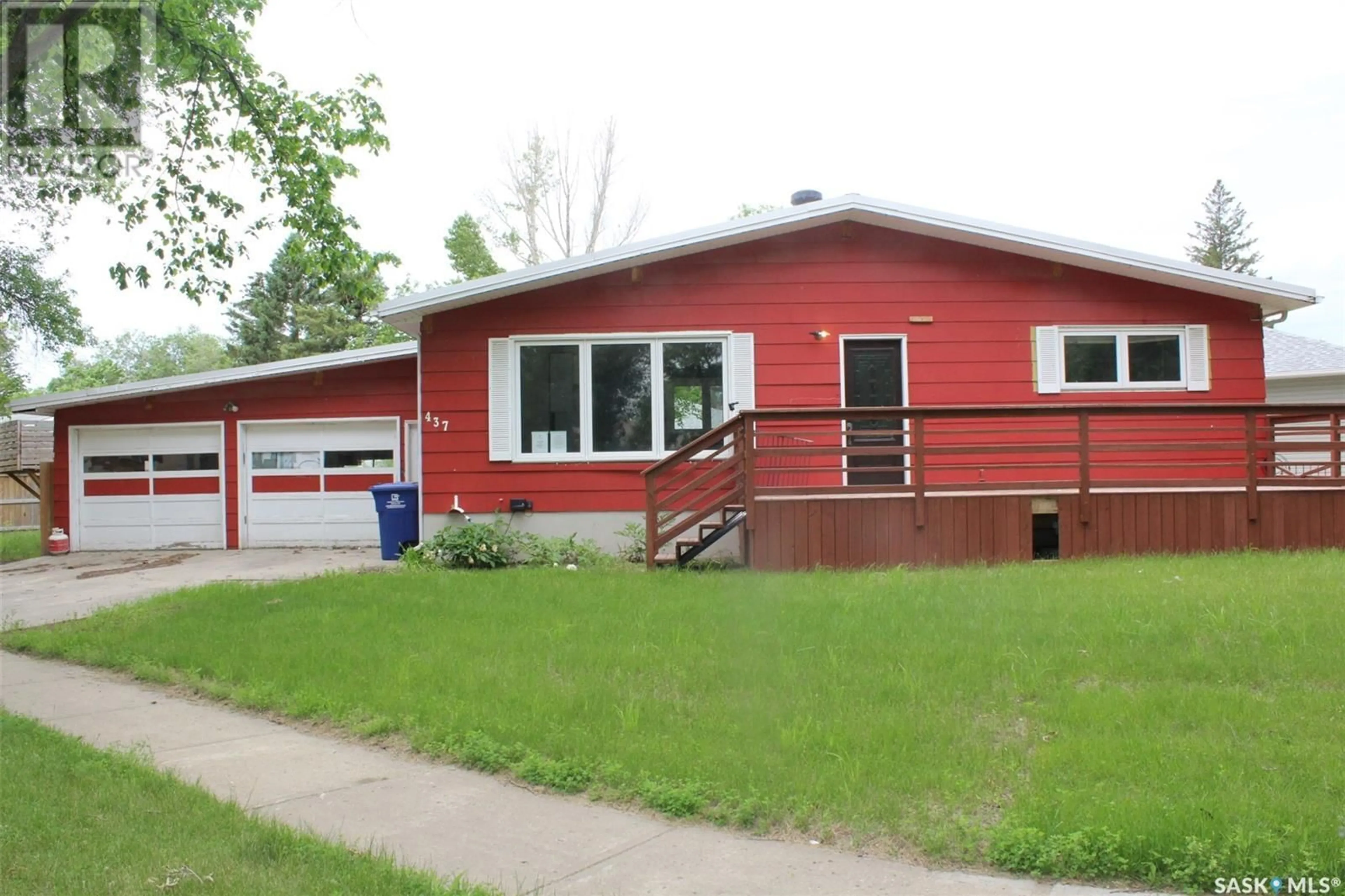 Frontside or backside of a home for 437 McGillivray DRIVE, Weyburn Saskatchewan S4H1L9