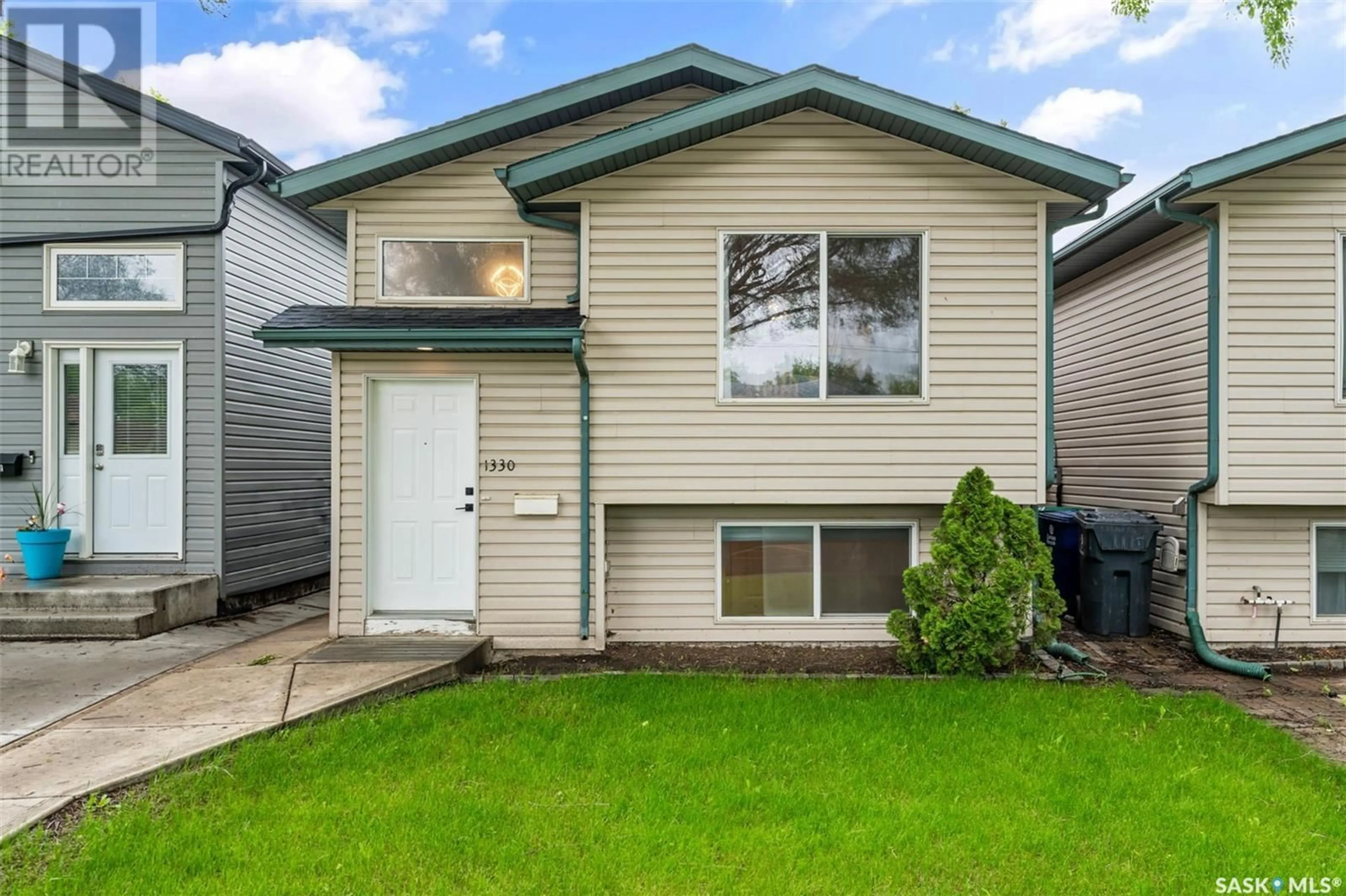 Frontside or backside of a home for 1330 I AVENUE N, Saskatoon Saskatchewan S7L2J3