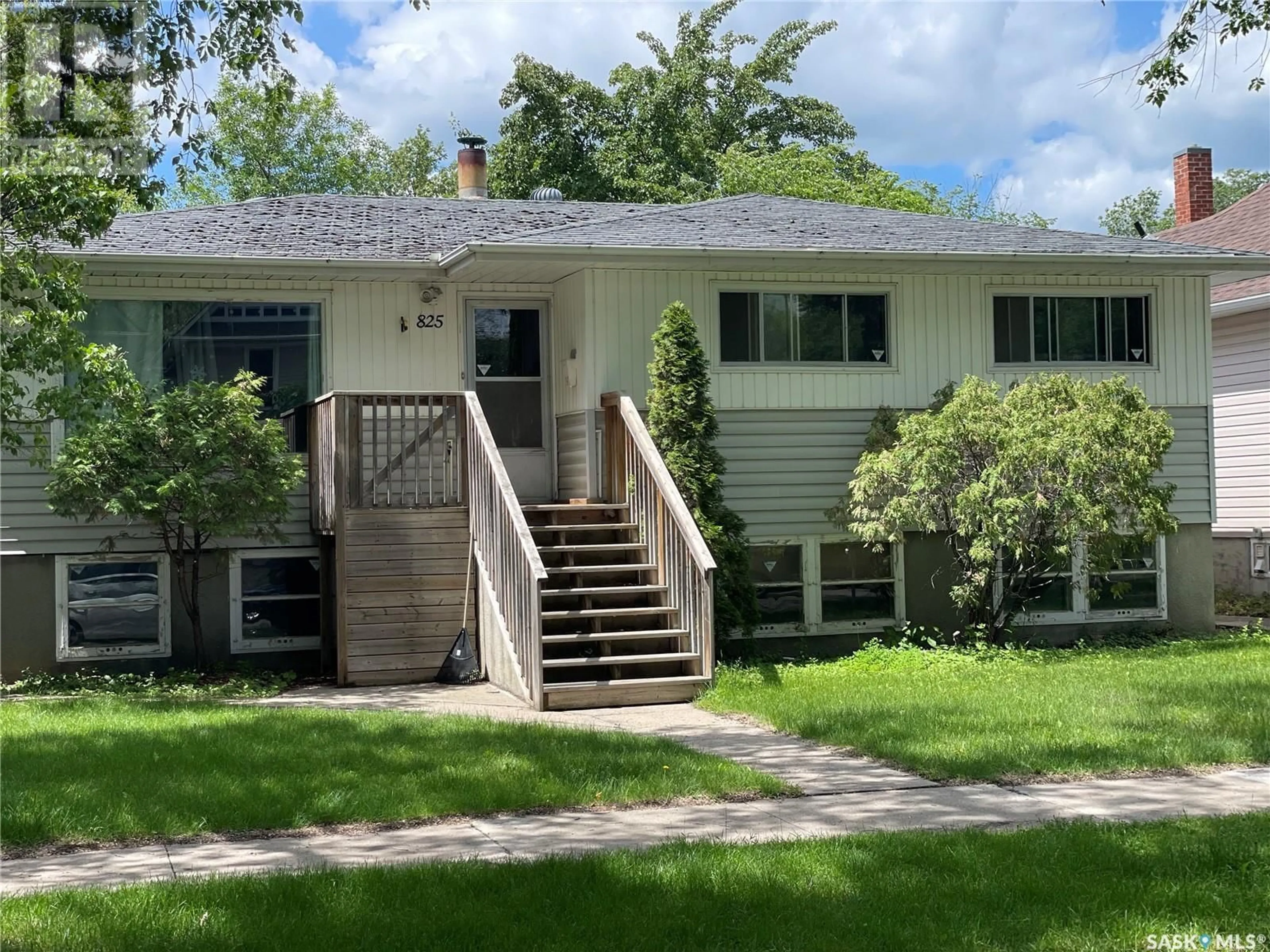 Frontside or backside of a home for 825 5th AVENUE N, Saskatoon Saskatchewan S7T0Y4