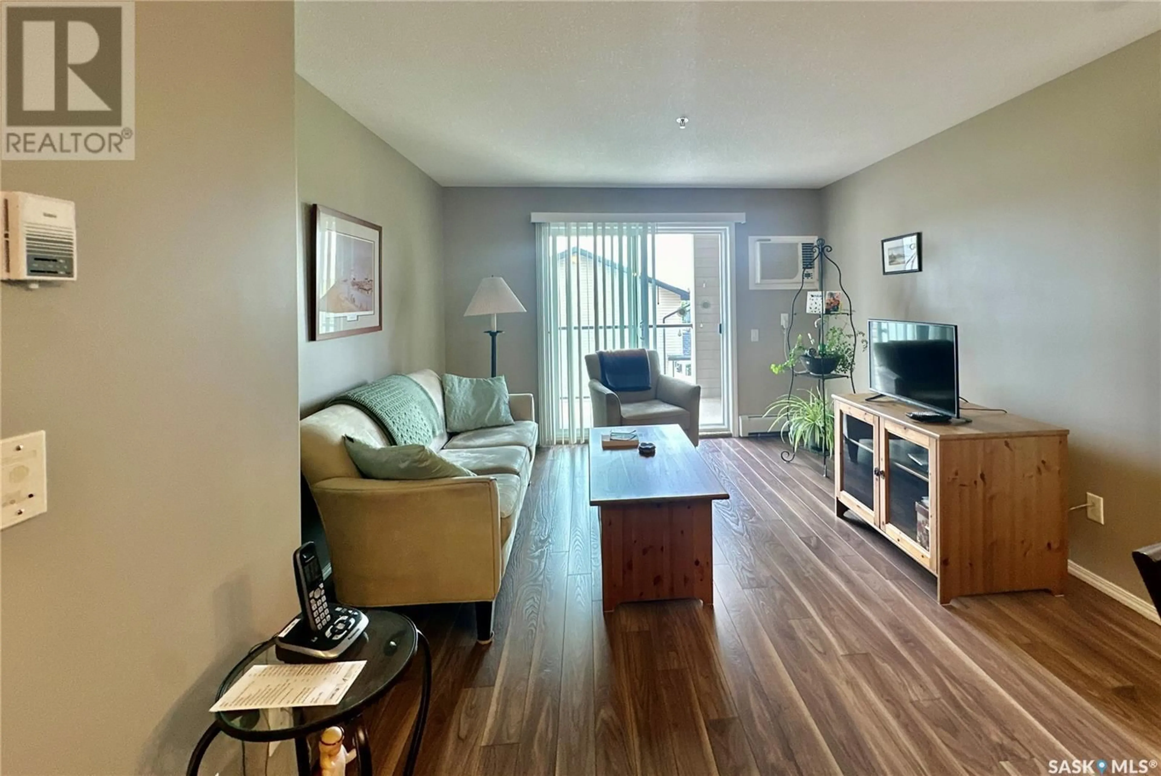Living room for 202E 1300 Stockton STREET N, Regina Saskatchewan S4X0G1