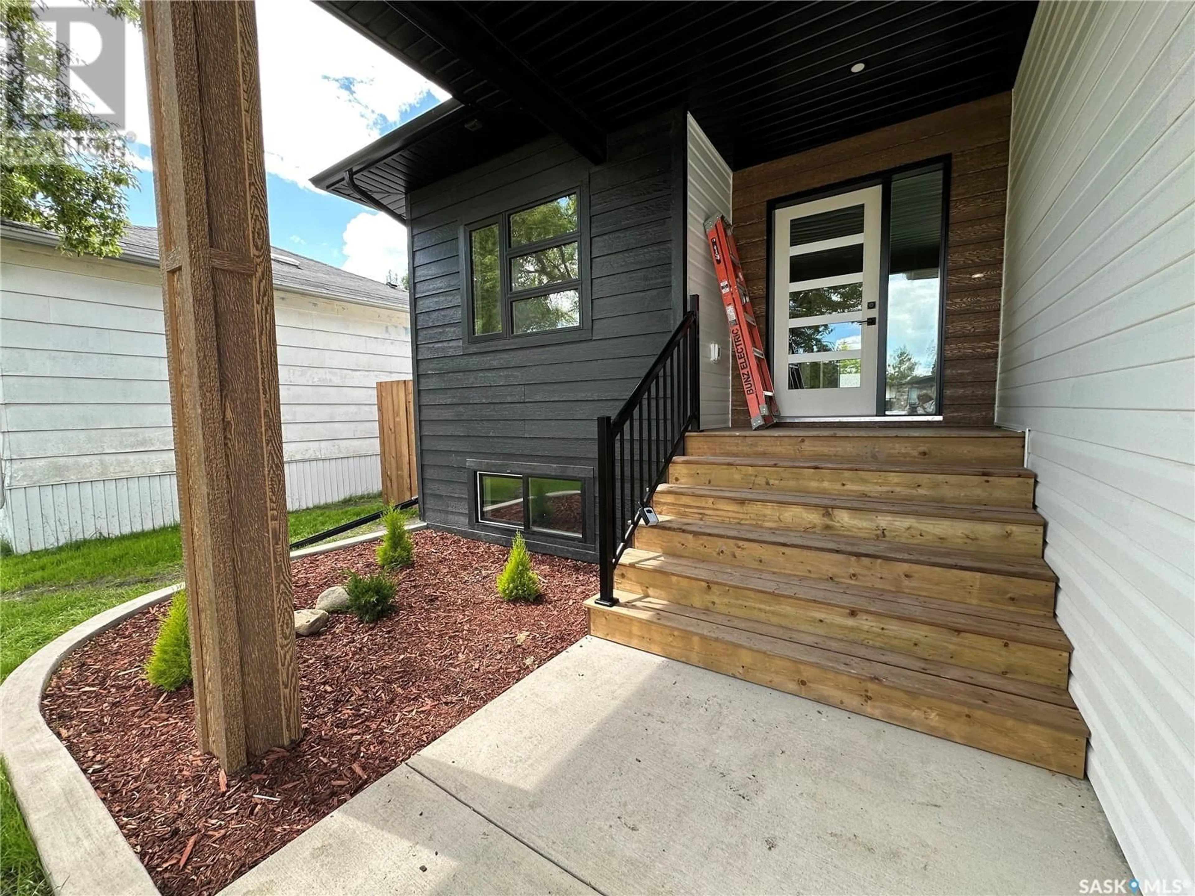 Frontside or backside of a home for 635 14th STREET, Humboldt Saskatchewan S0K2A0