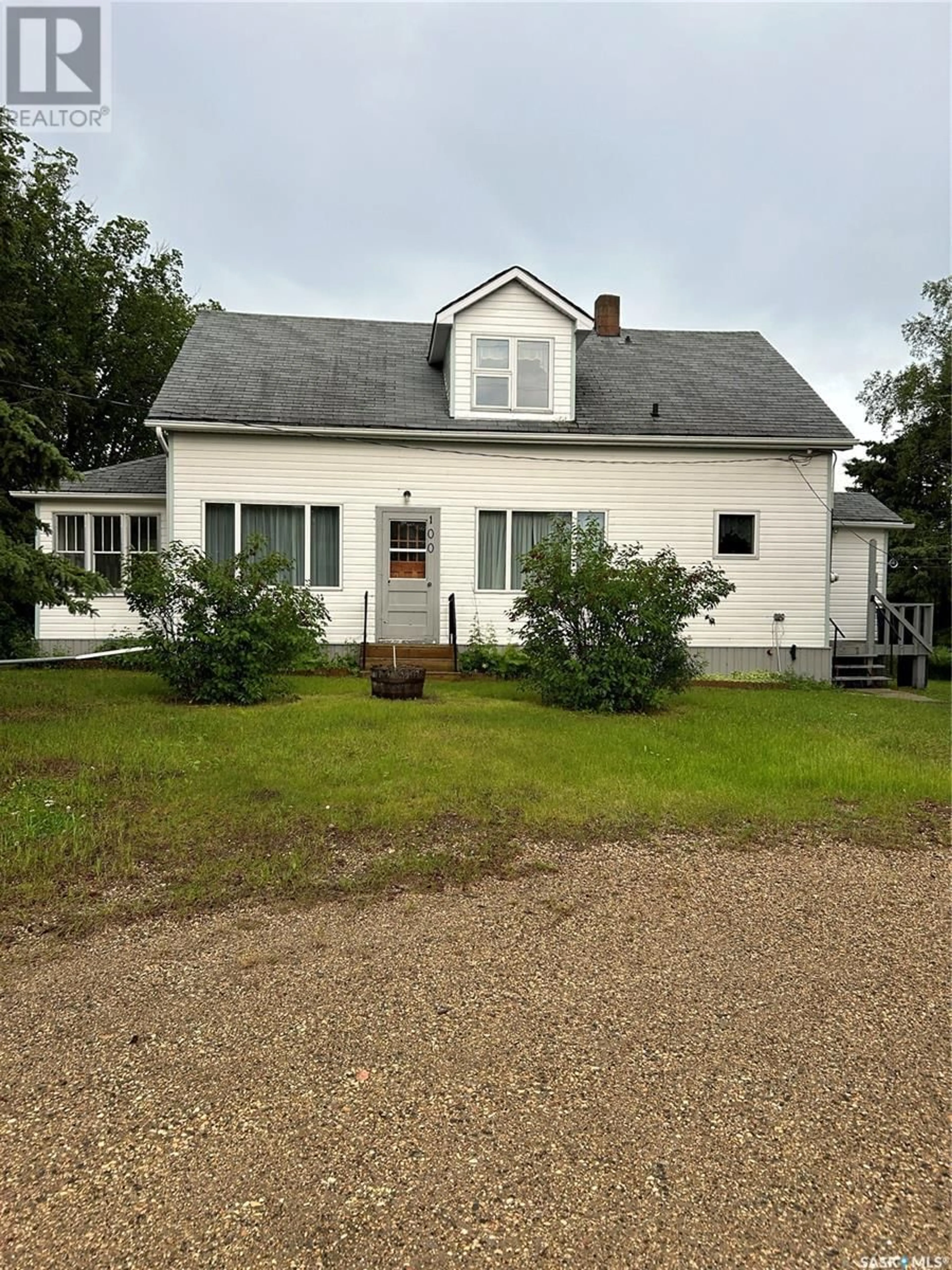 Cottage for 100 4th AVENUE, Lintlaw Saskatchewan S0A2H0