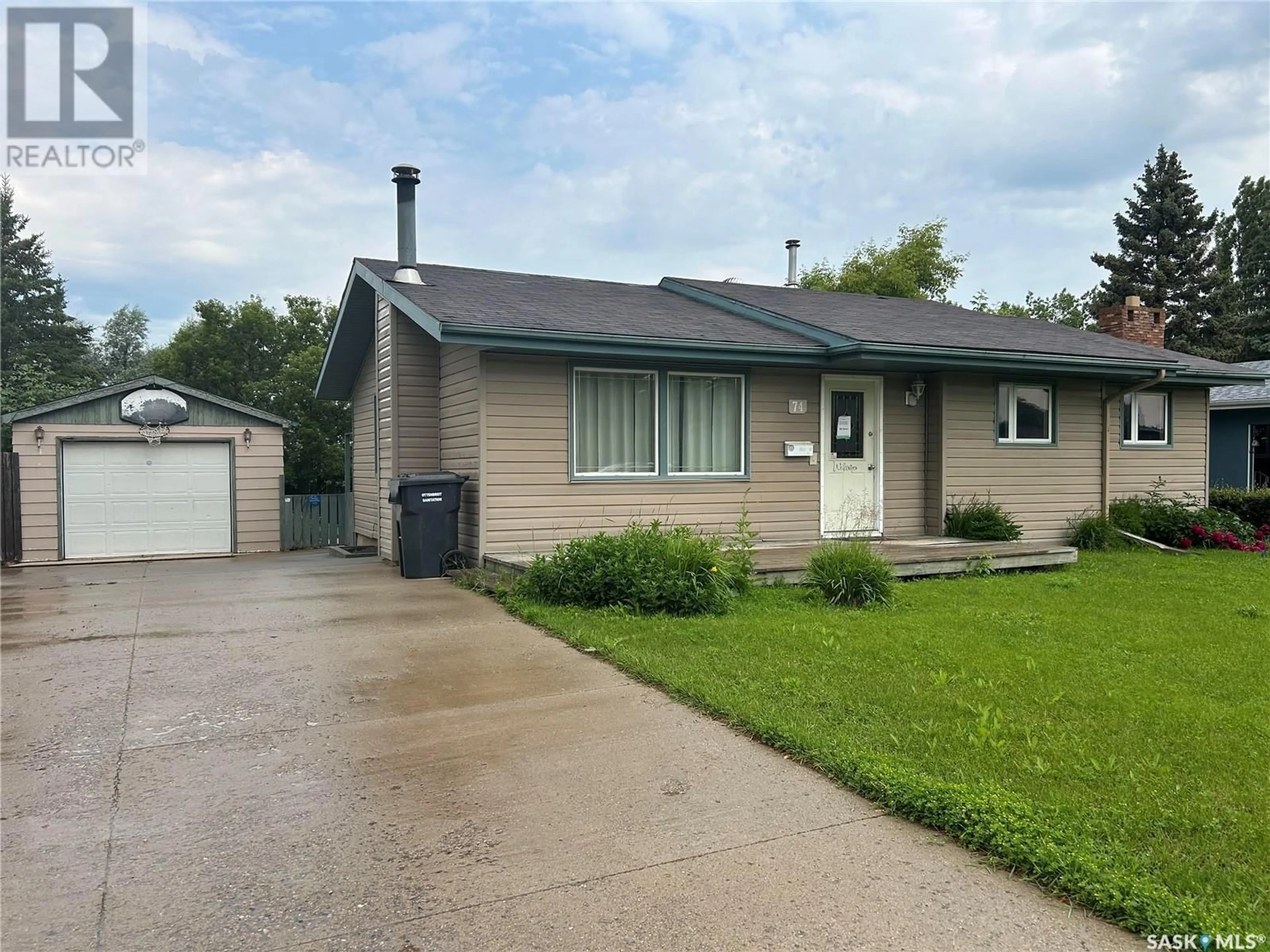 Frontside or backside of a home for 74 Clarewood CRESCENT, Yorkton Saskatchewan S3N2V2