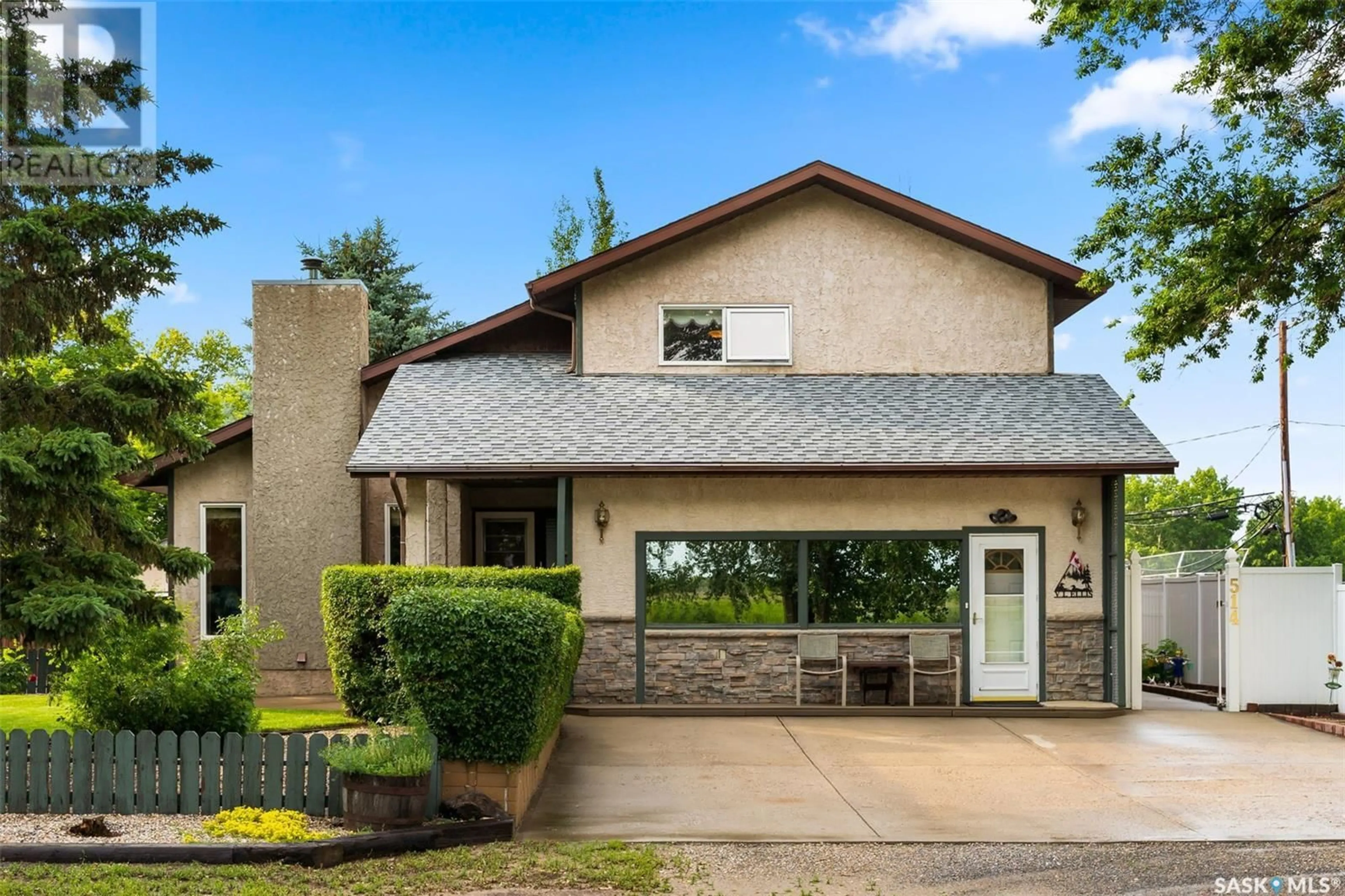 Frontside or backside of a home for 514 Railway AVENUE, Pilot Butte Saskatchewan S0G3Z0