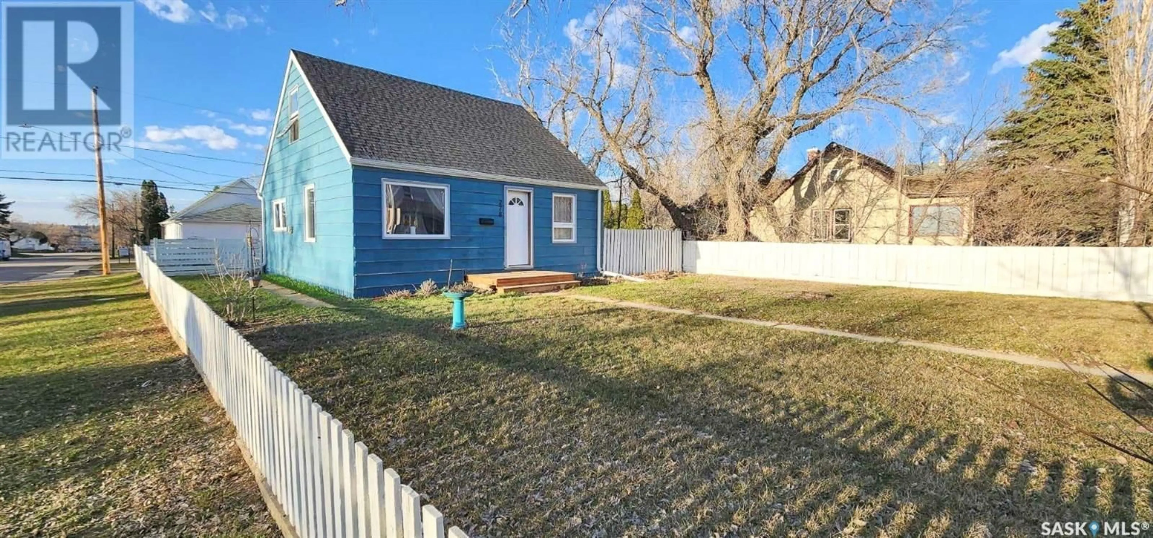 Frontside or backside of a home for 278 Coteau STREET W, Moose Jaw Saskatchewan S6H5C7