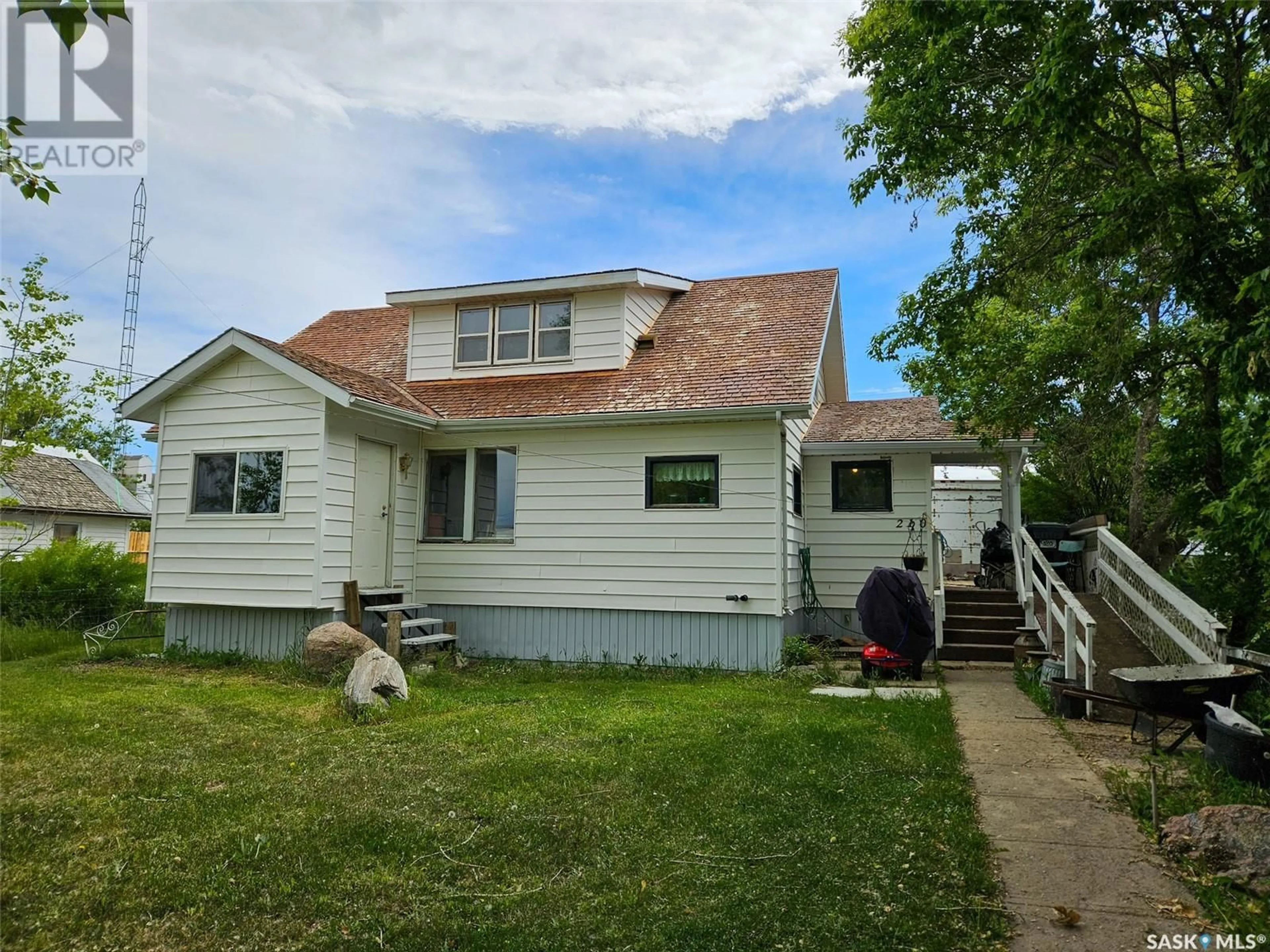 Frontside or backside of a home for 210 1st STREET W, Frontier Saskatchewan S0N0W0