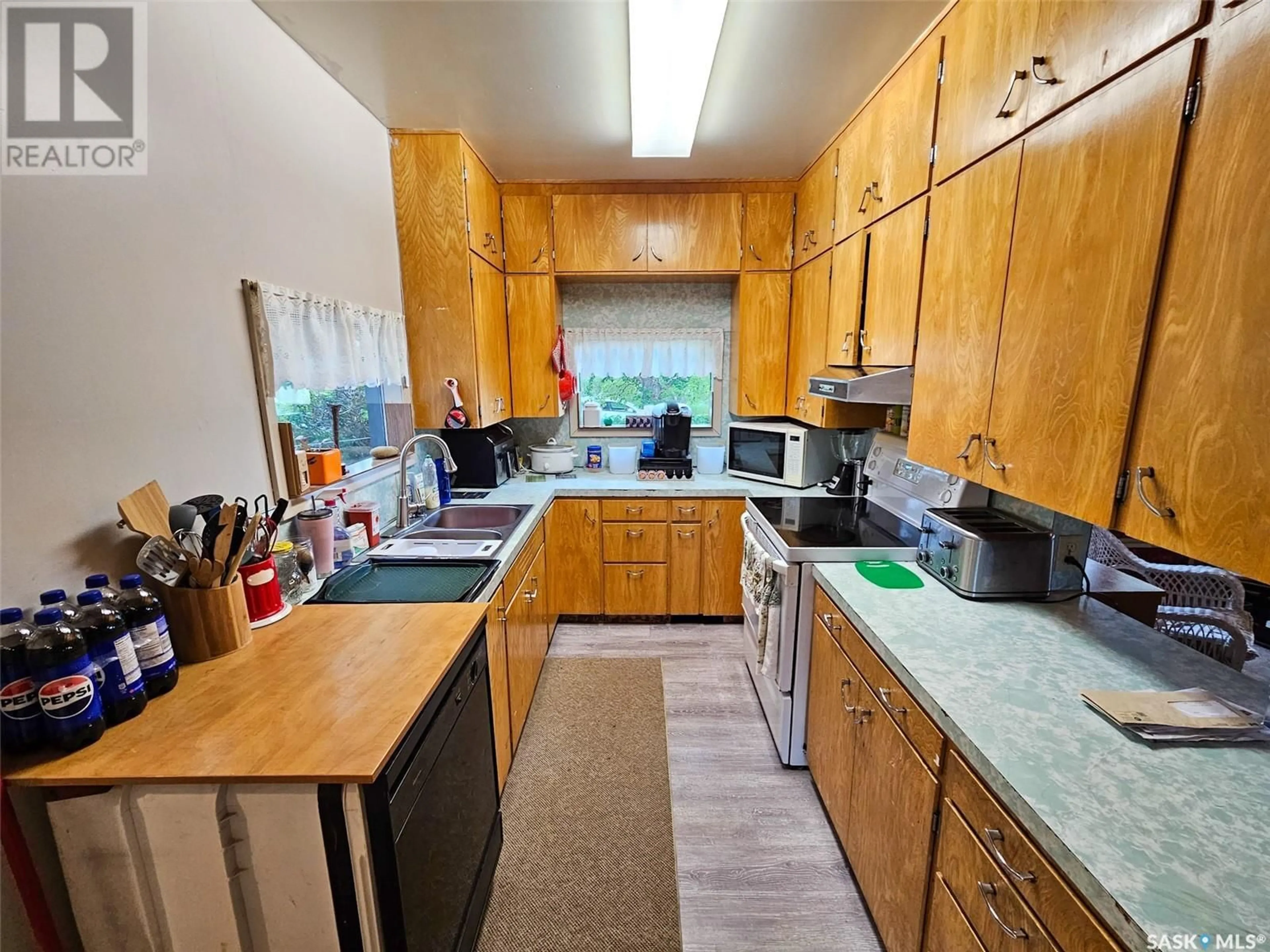 Standard kitchen for 210 1st STREET W, Frontier Saskatchewan S0N0W0