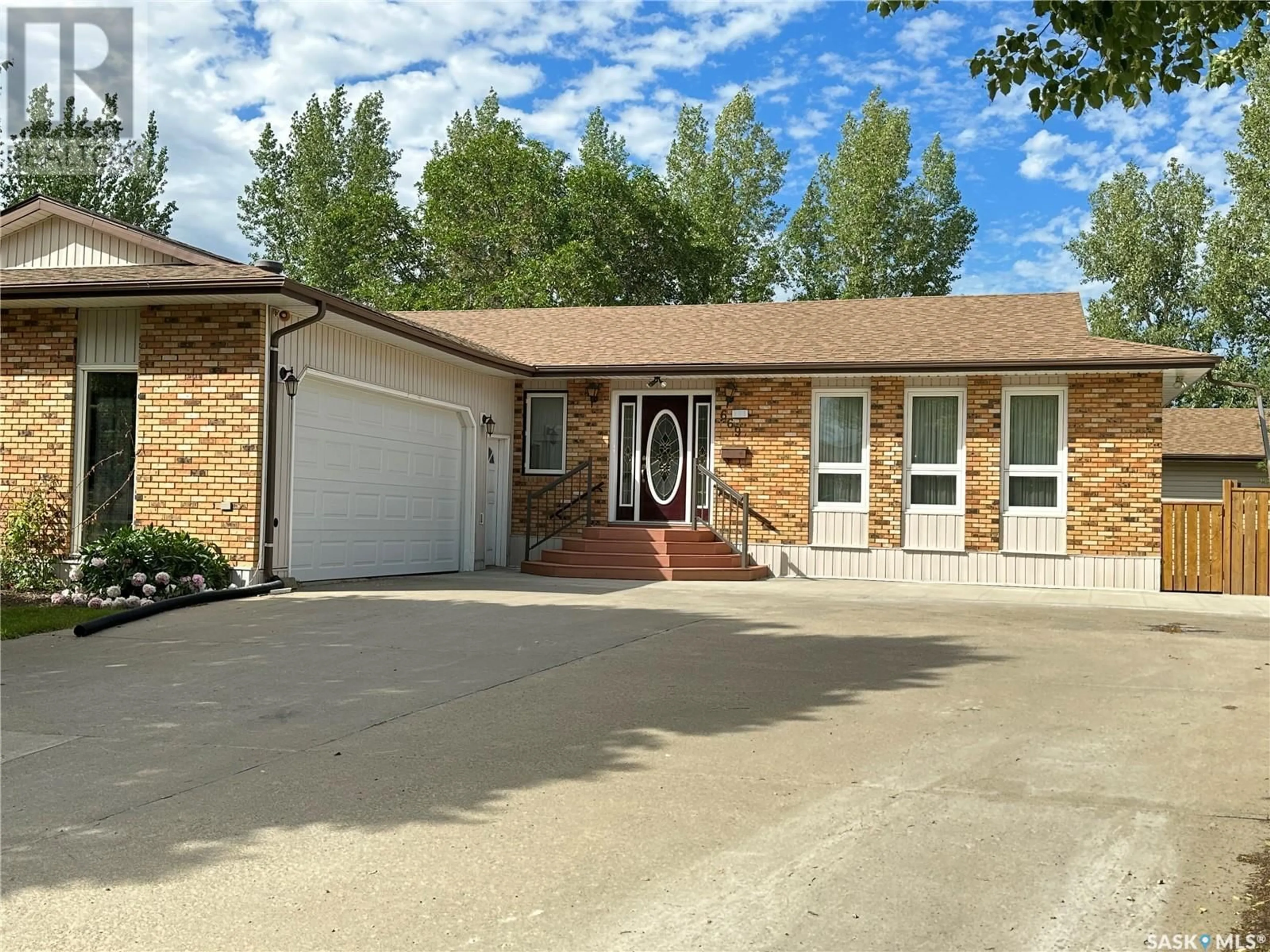 Frontside or backside of a home for 669 Dieppe DRIVE, Weyburn Saskatchewan S4H3G4