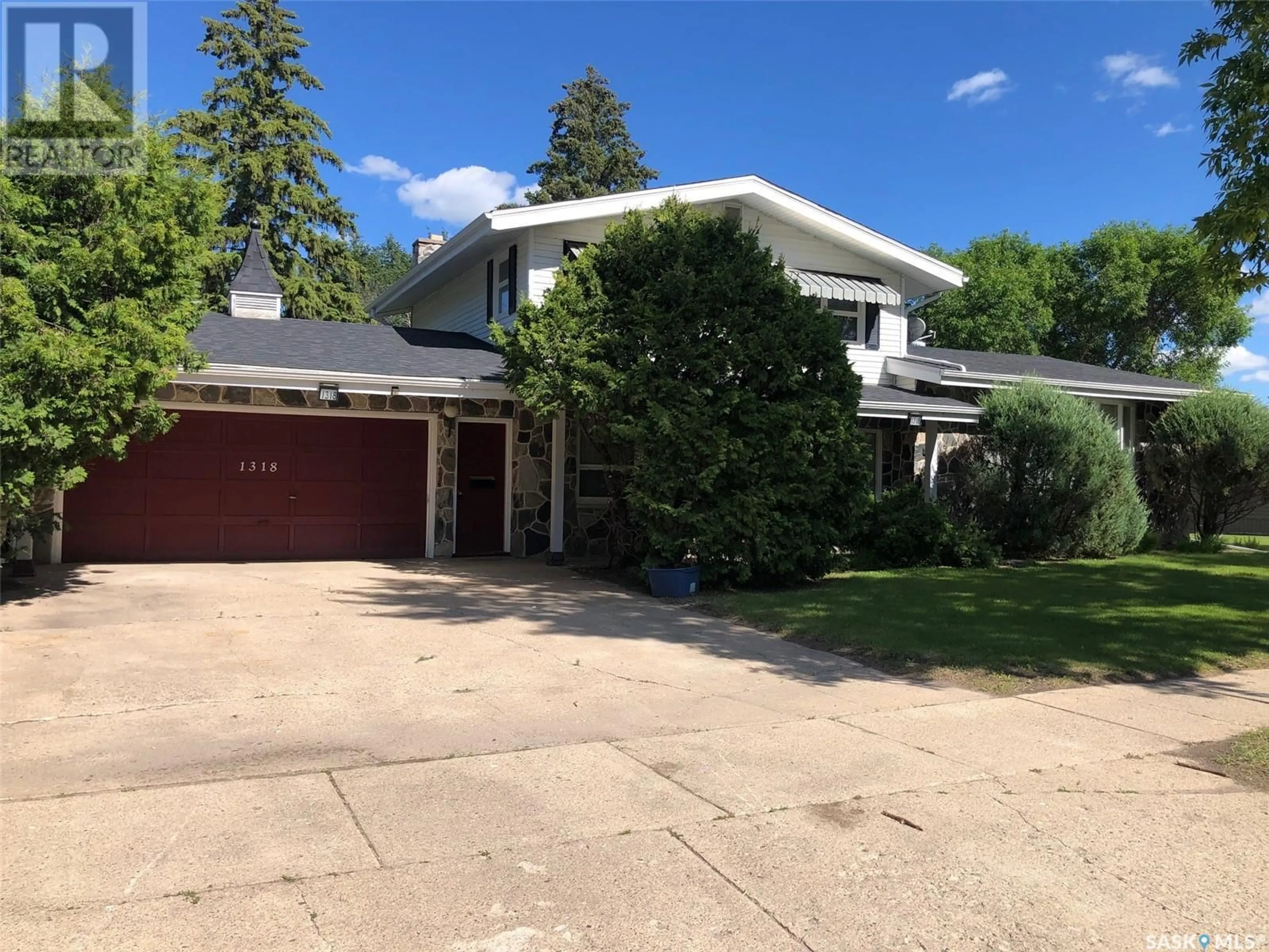 Frontside or backside of a home for 1318 Main Street, Canora Saskatchewan S0A0L0