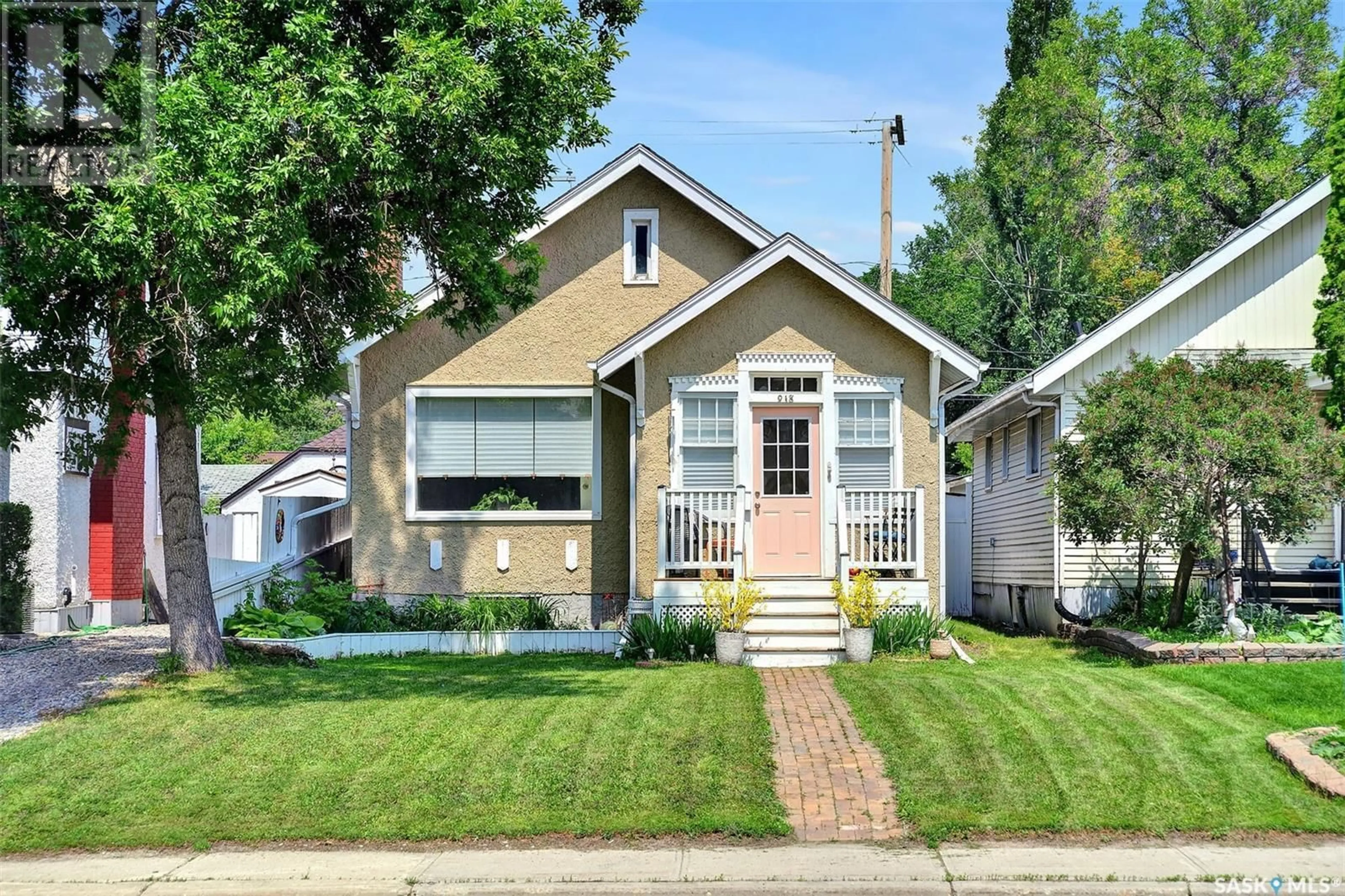 Frontside or backside of a home for 918 College AVENUE, Regina Saskatchewan S4N0Y3