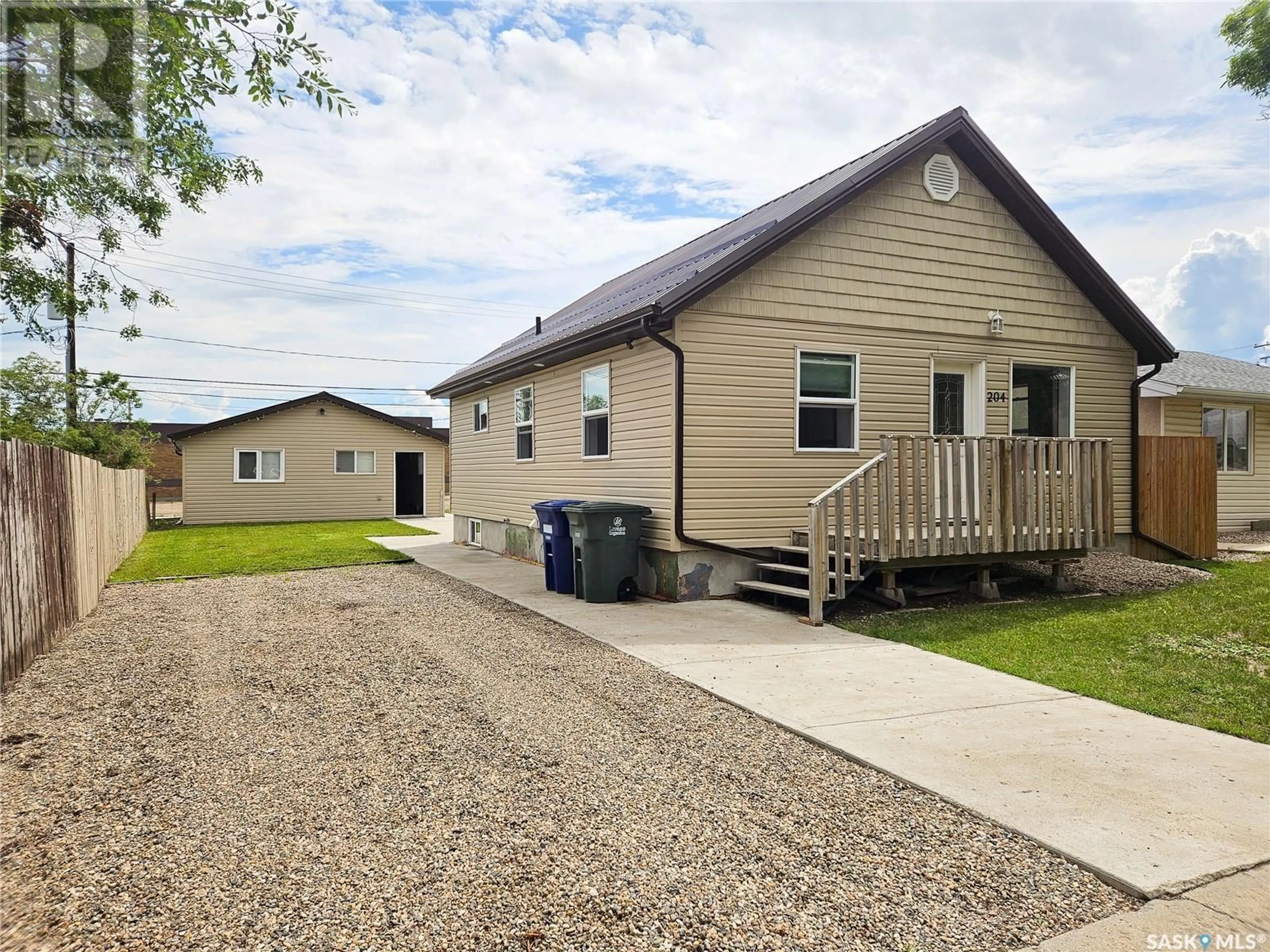 A pic from exterior of the house or condo for 204 1st AVENUE E, Rosetown Saskatchewan S0L2V0