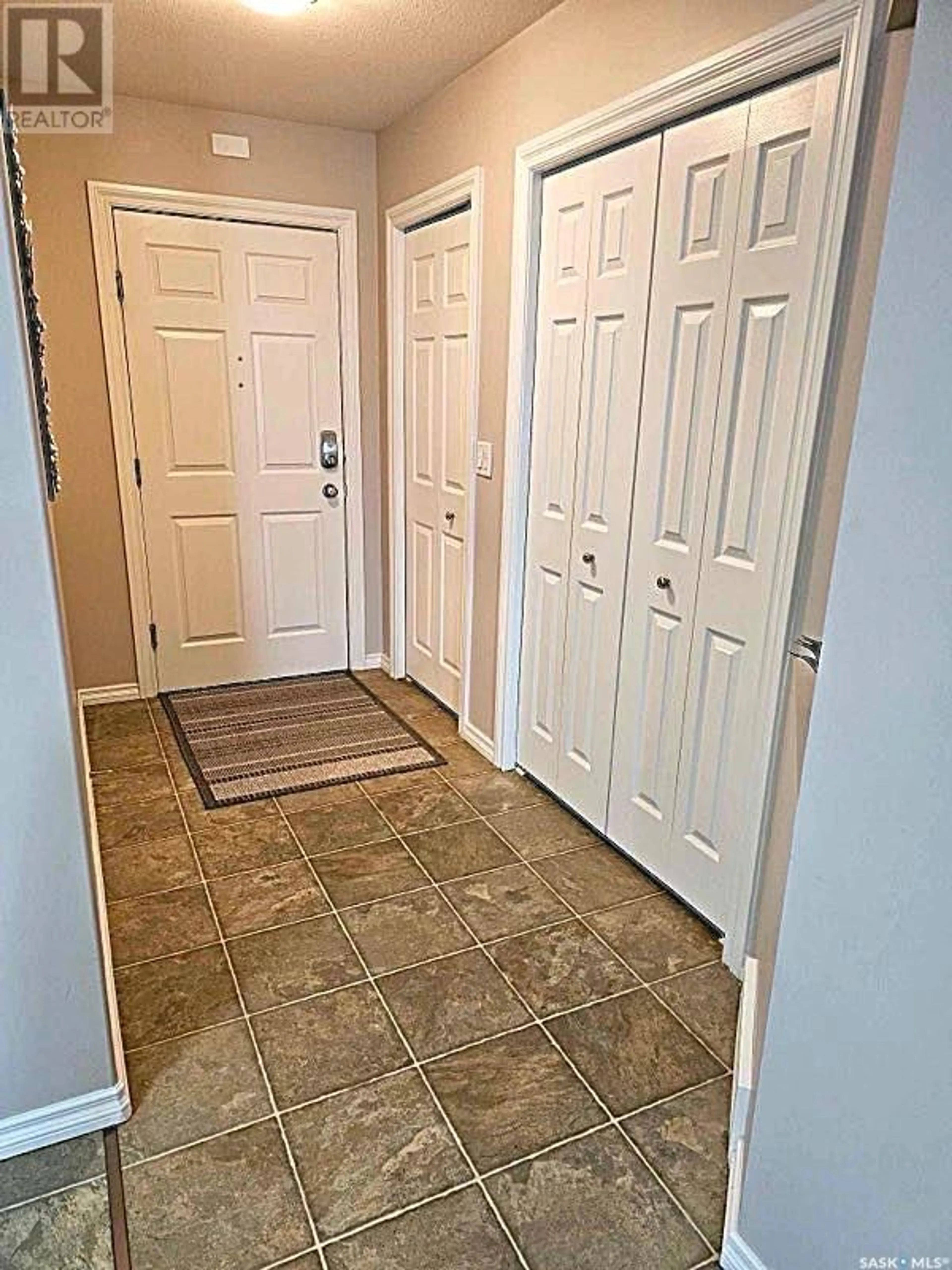 Indoor entryway for 301 3335 Quance STREET, Regina Saskatchewan S4V3G4