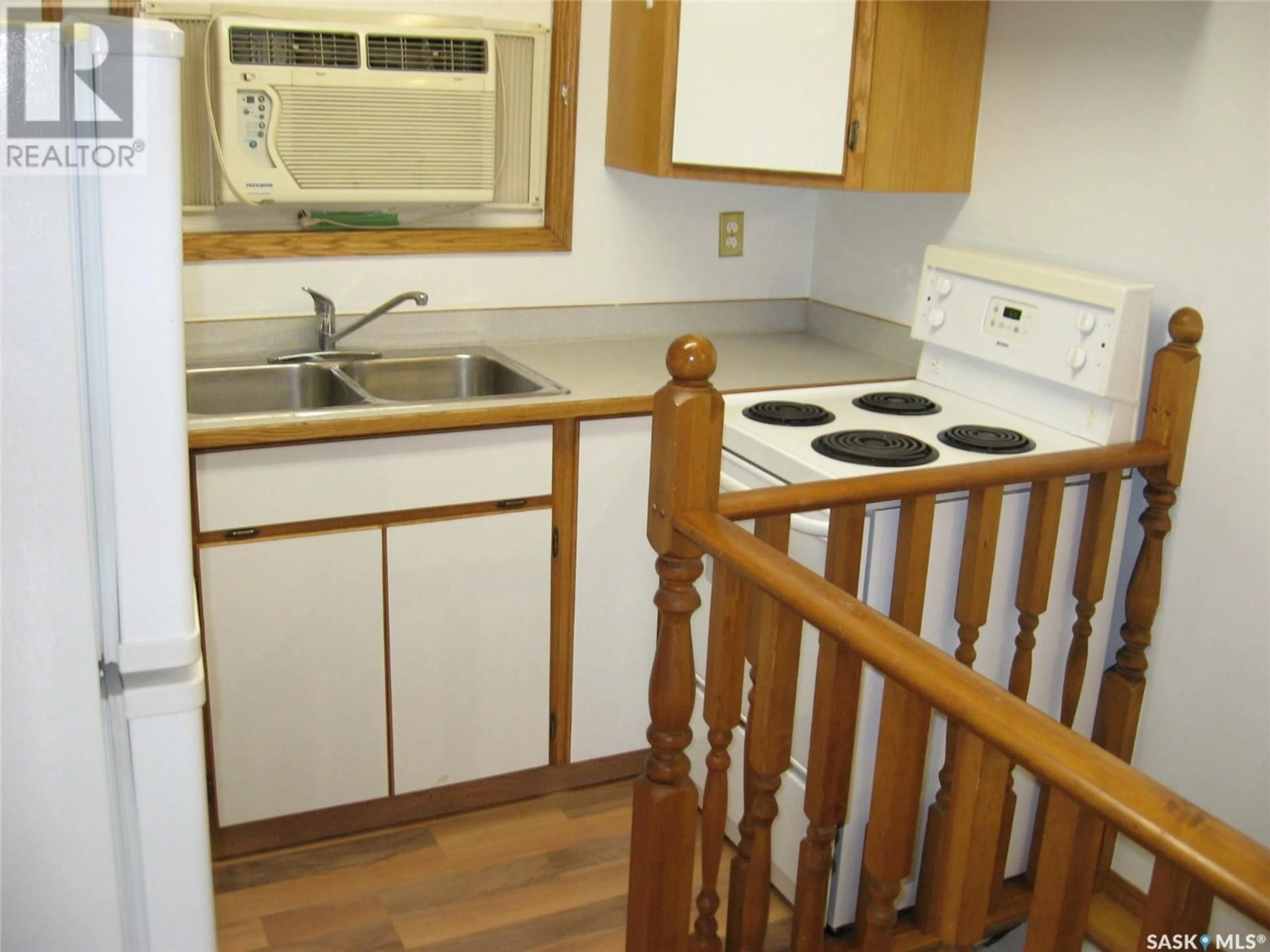 Standard kitchen for 824 Ominica STREET E, Moose Jaw Saskatchewan S6H0H8