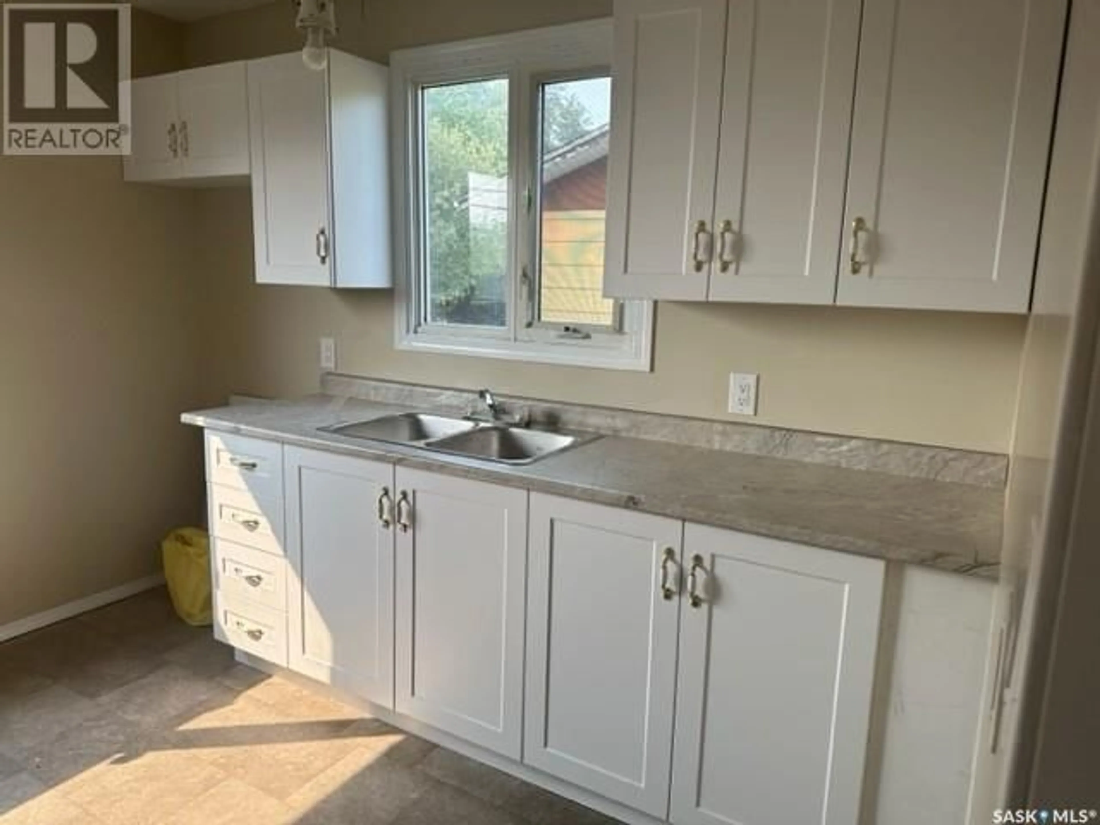 Standard kitchen, unknown for 504 COOK CRESCENT, La Ronge Saskatchewan S0J1L0