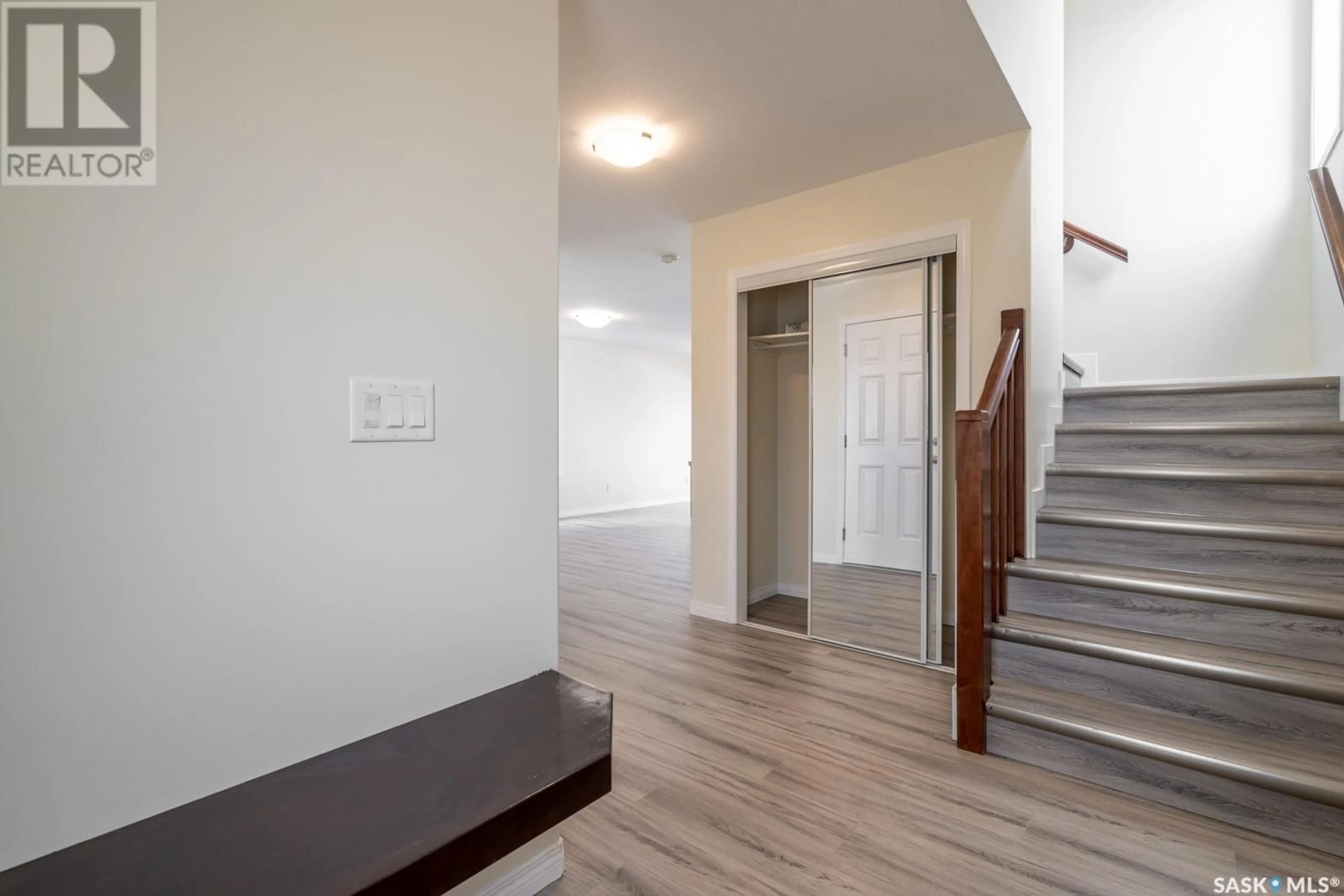 Indoor entryway for 5125 Aerial CRESCENT, Regina Saskatchewan S4W0C8