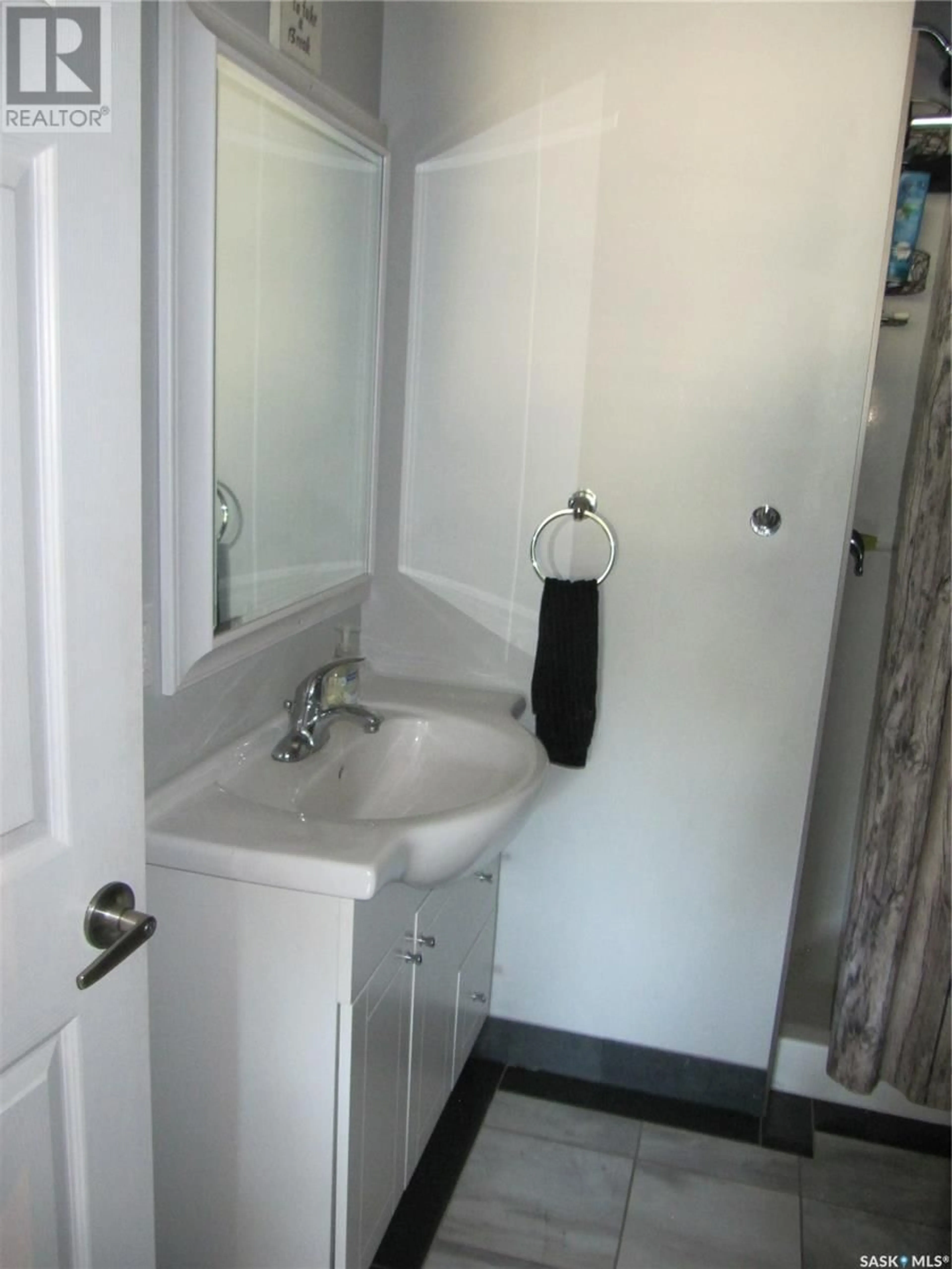 Standard bathroom, unknown for 20 WAINO'S ROAD, Turtle Lake Saskatchewan S0M1J0