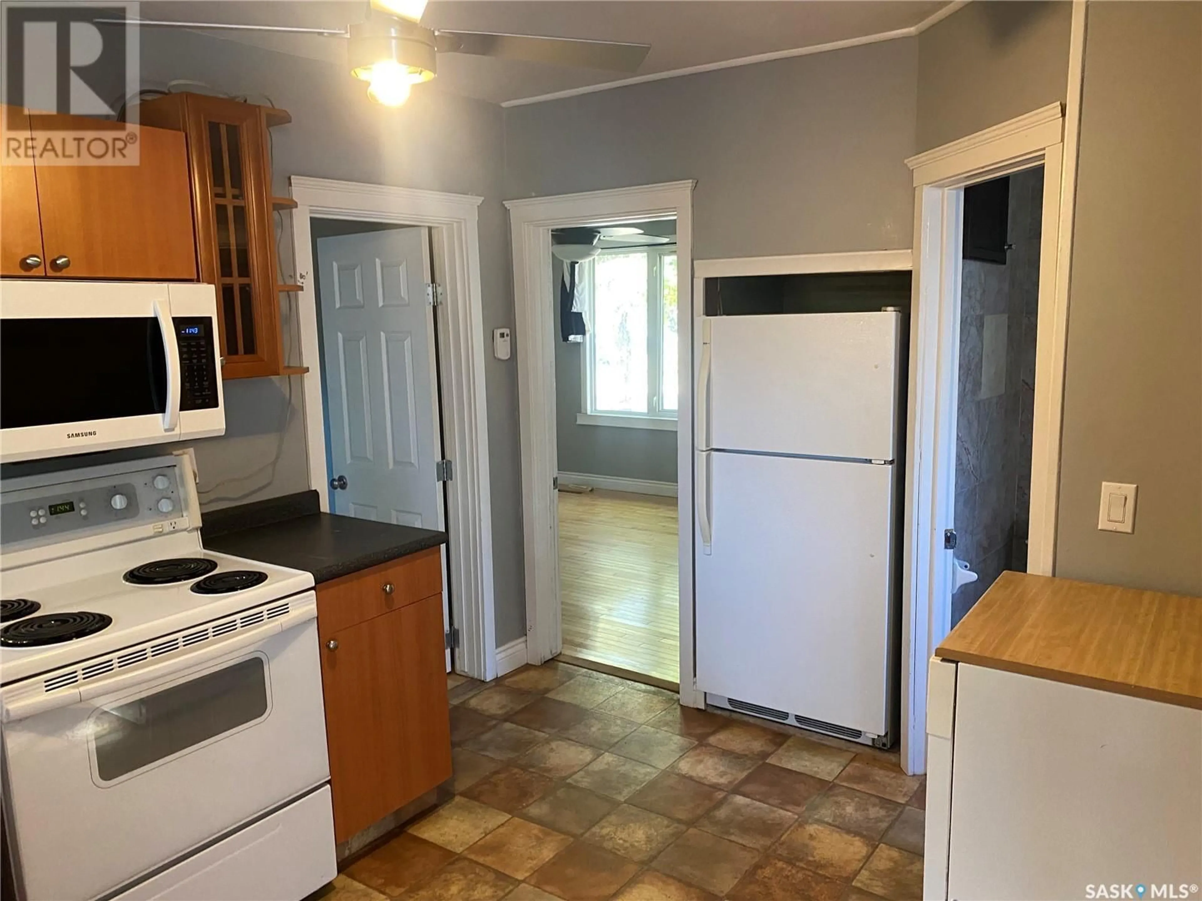 Standard kitchen for 52 10th STREET, Weyburn Saskatchewan S4H1G7