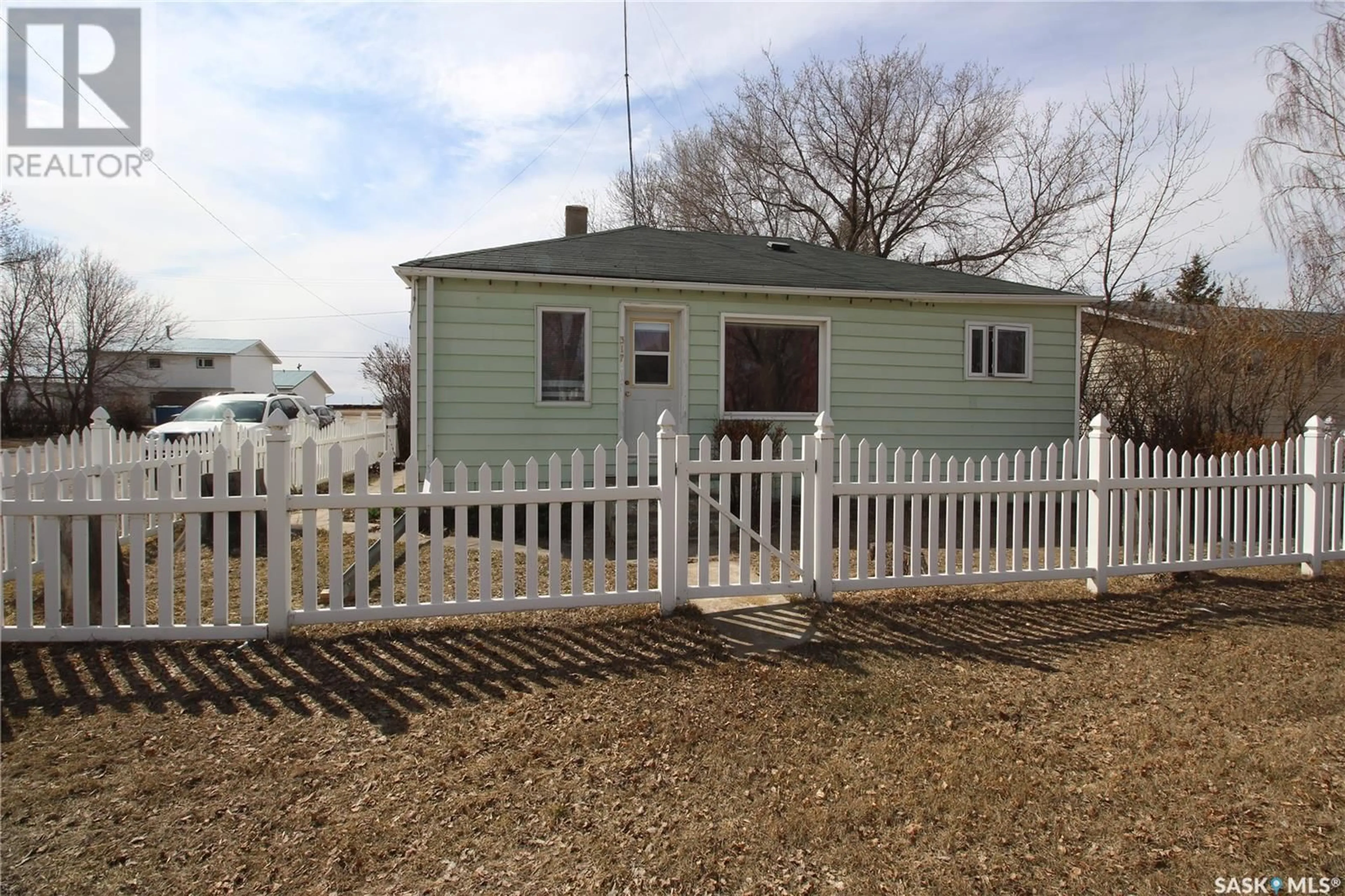 Fenced yard for 317 2nd AVENUE E, Watrous Saskatchewan S0K4T0