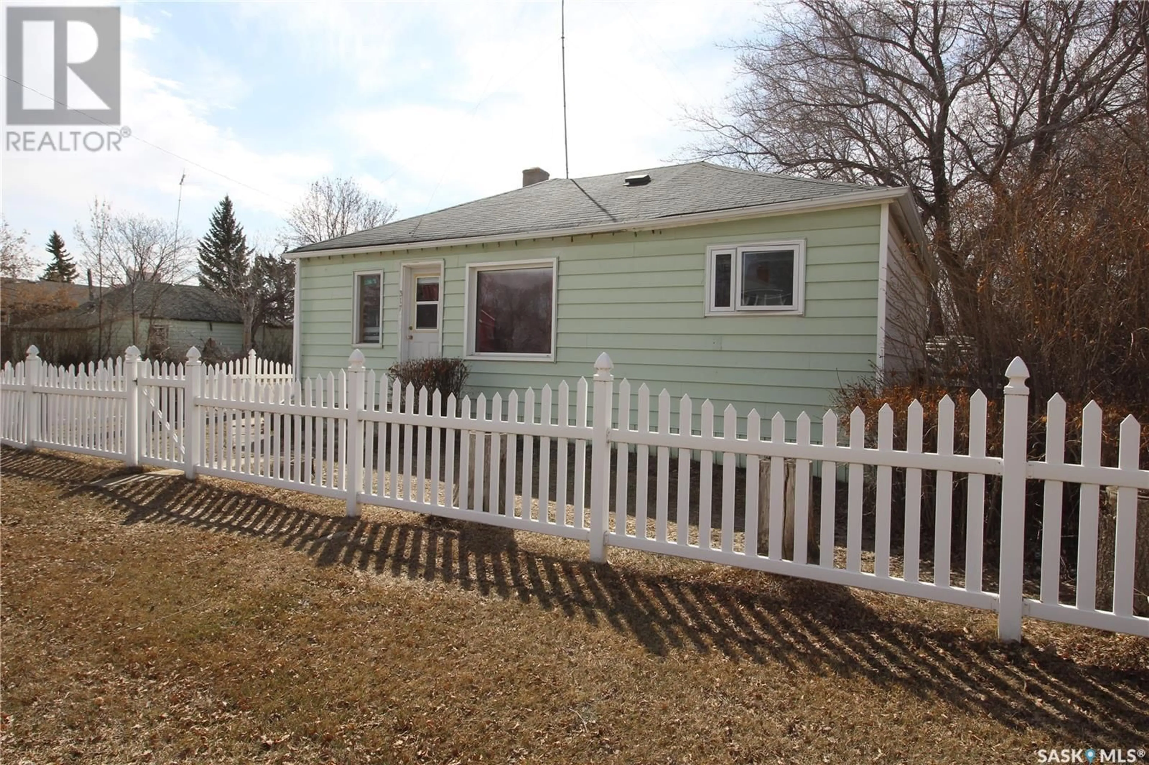 Fenced yard for 317 2nd AVENUE E, Watrous Saskatchewan S0K4T0