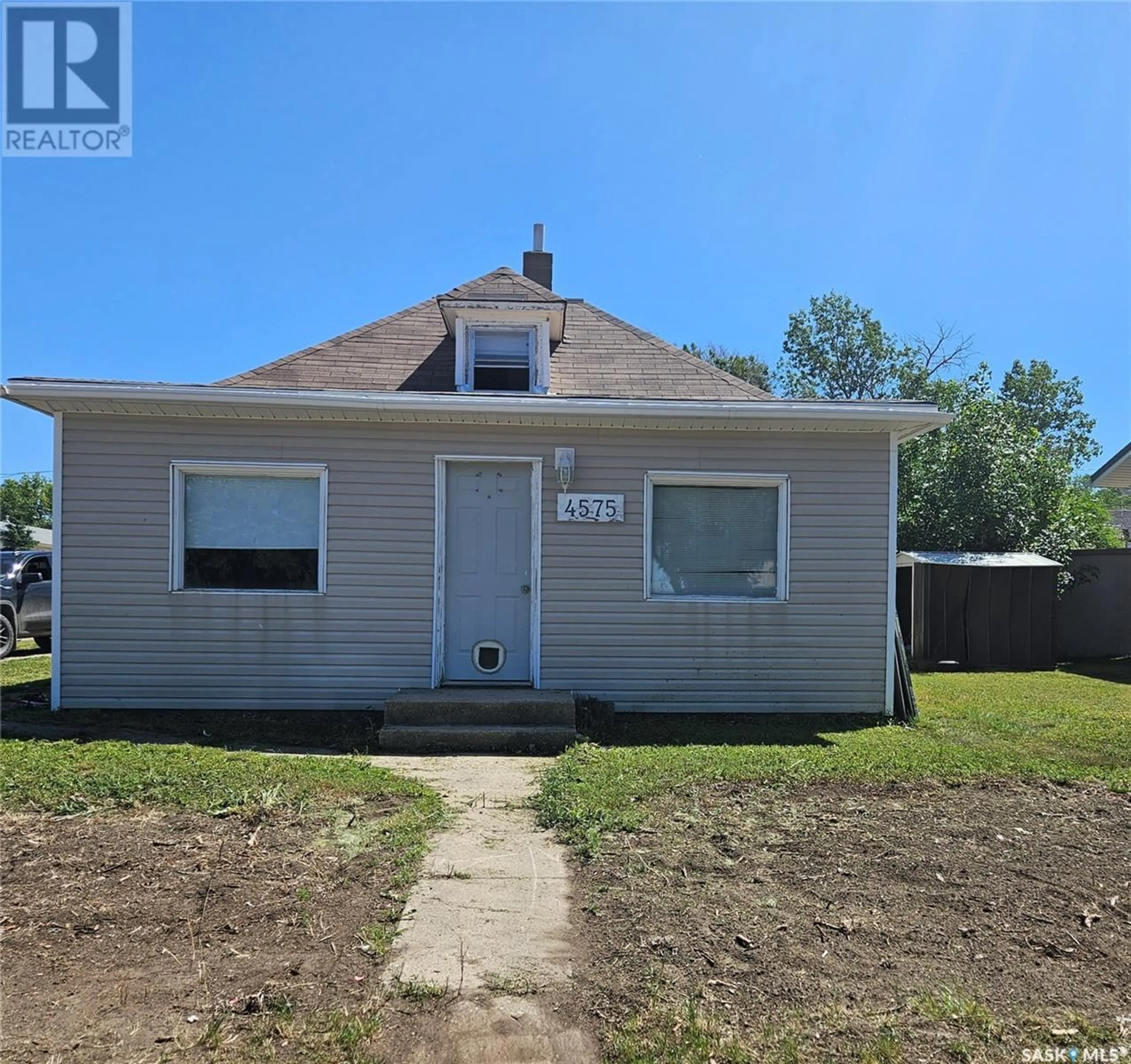 Frontside or backside of a home for 4575 Price AVENUE, Gull Lake Saskatchewan S0N1A0