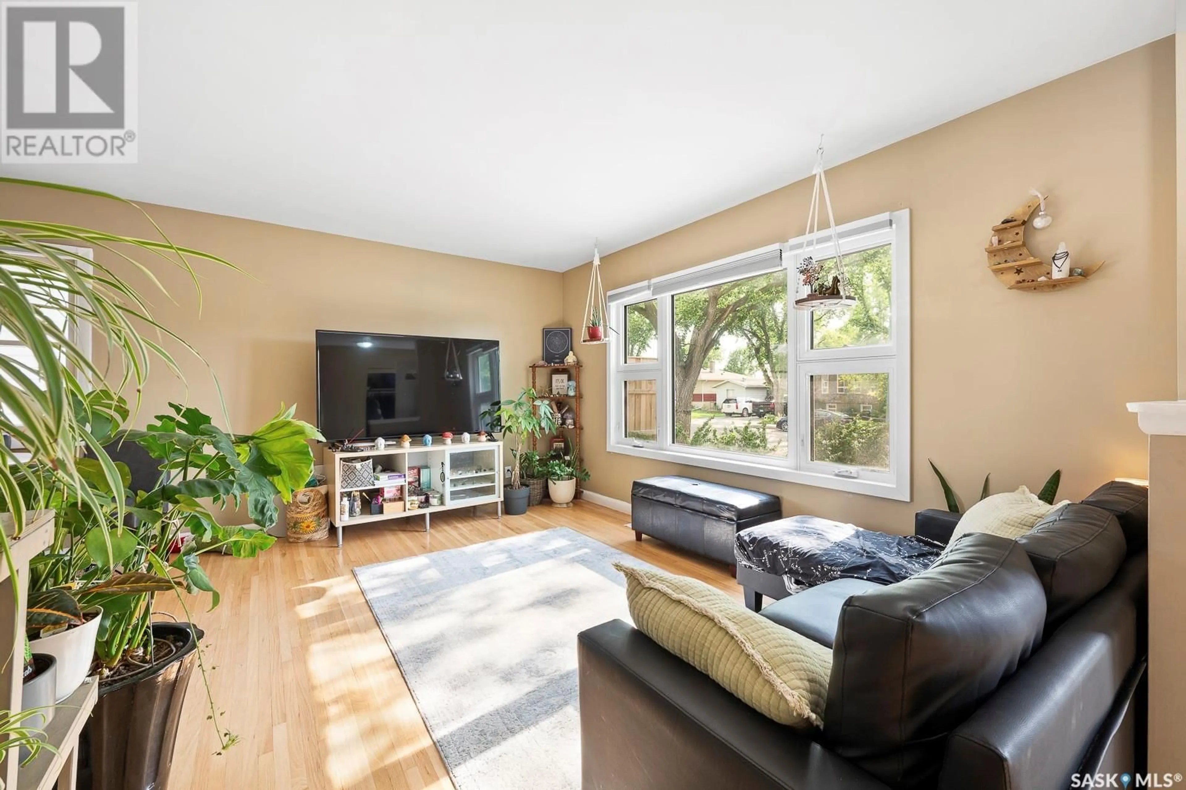 Living room for 2621 ARGYLE STREET, Regina Saskatchewan S4S0K2