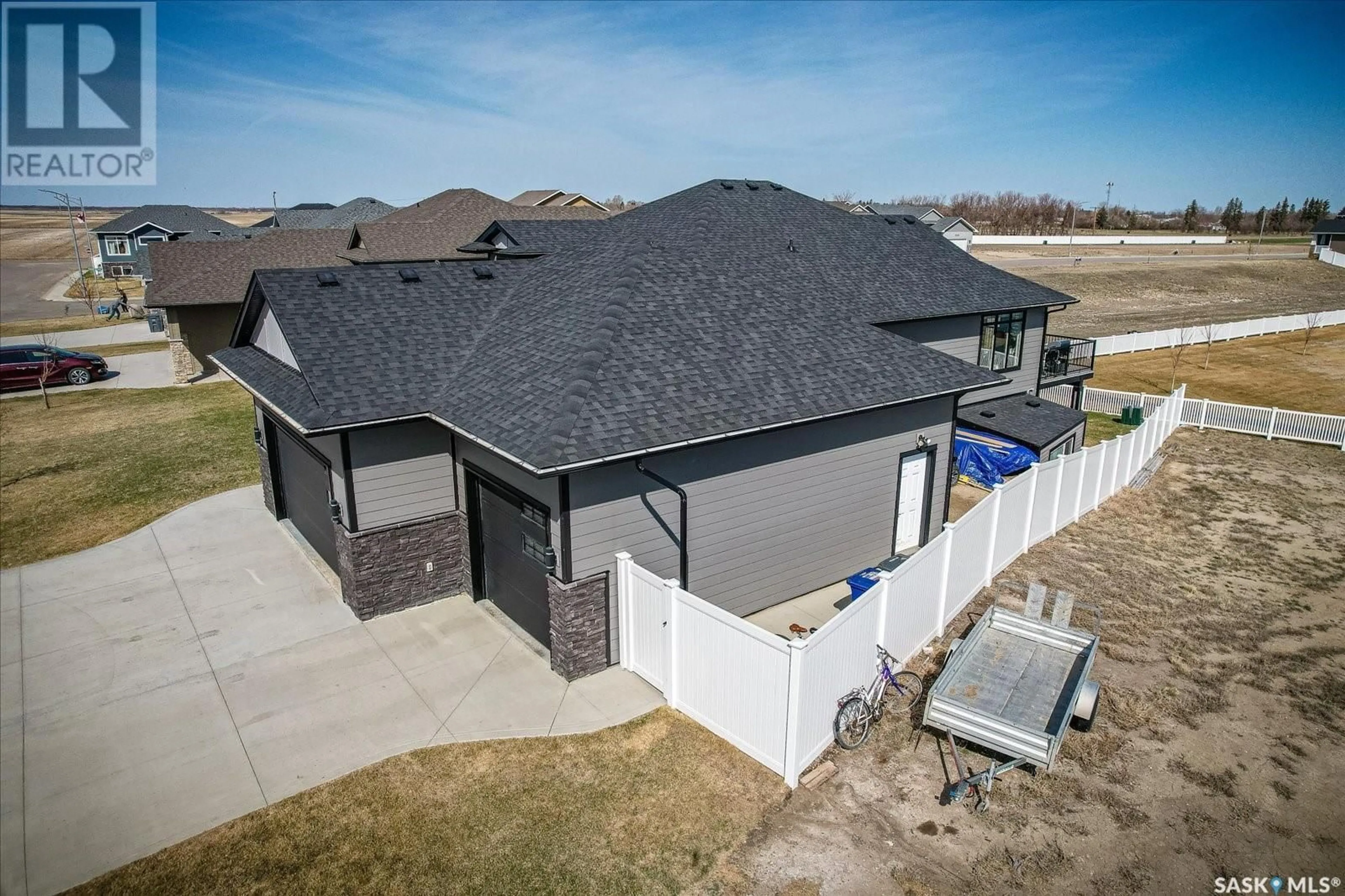 Frontside or backside of a home, the front or back of building for 405 Prairie View DRIVE, Dundurn Saskatchewan S0K1K1