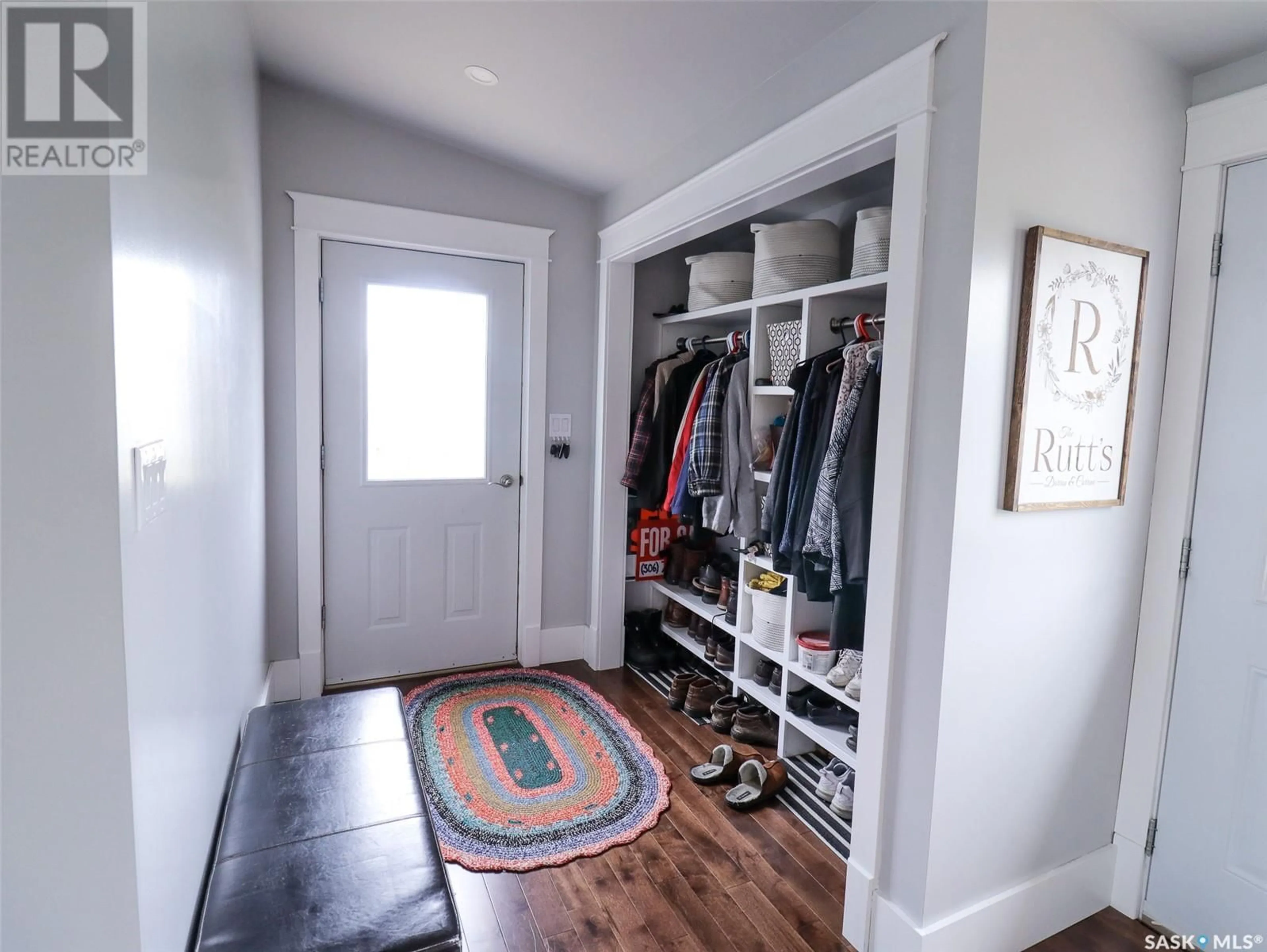 Indoor entryway for 1310 Buick STREET, Cadillac Saskatchewan S0N0K0