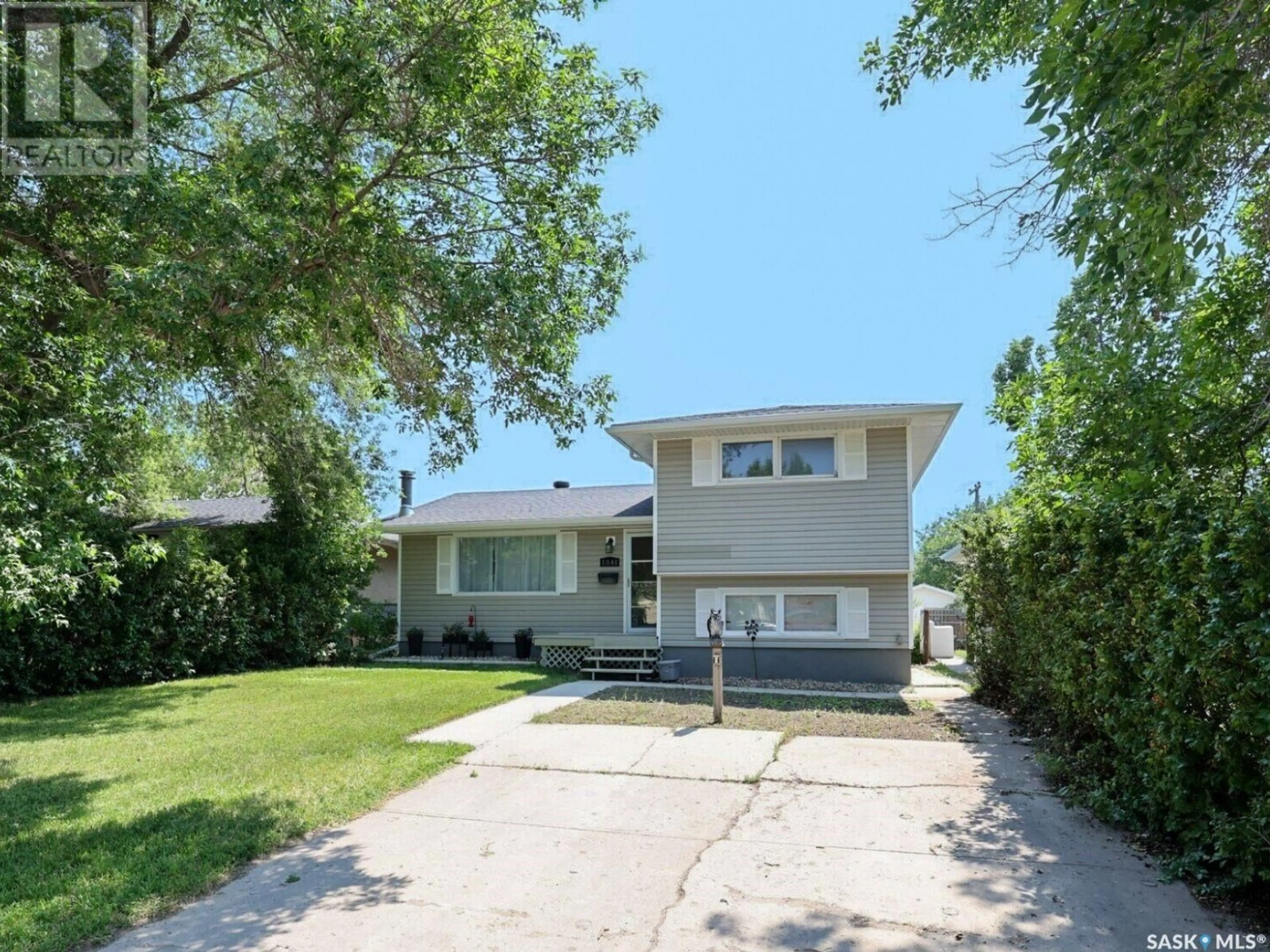 Frontside or backside of a home for 1341 9TH AVENUE N, Regina Saskatchewan S4R0E6