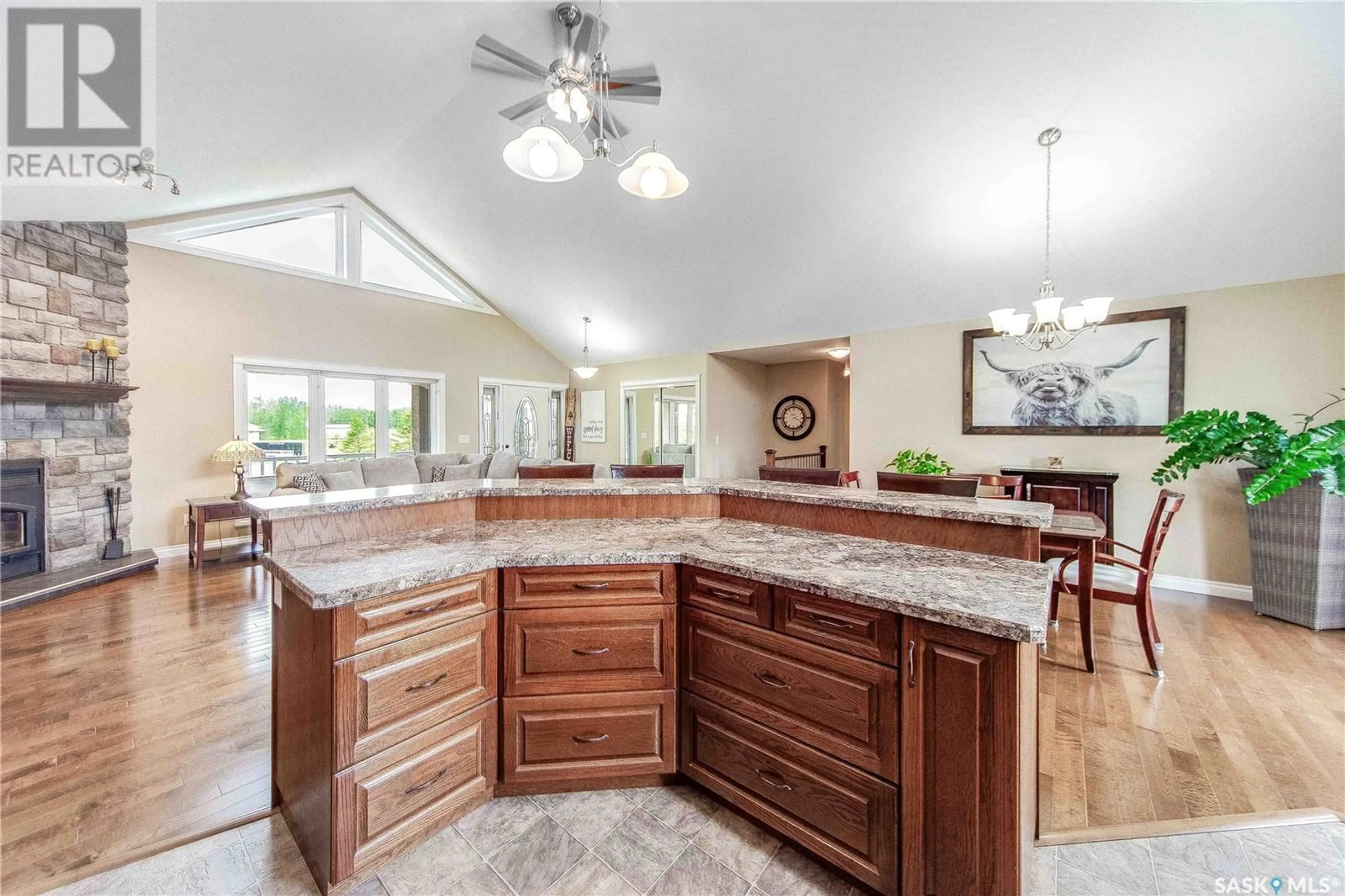 Contemporary kitchen for 3 Heritage DRIVE, Neuanlage Saskatchewan S0K1X1