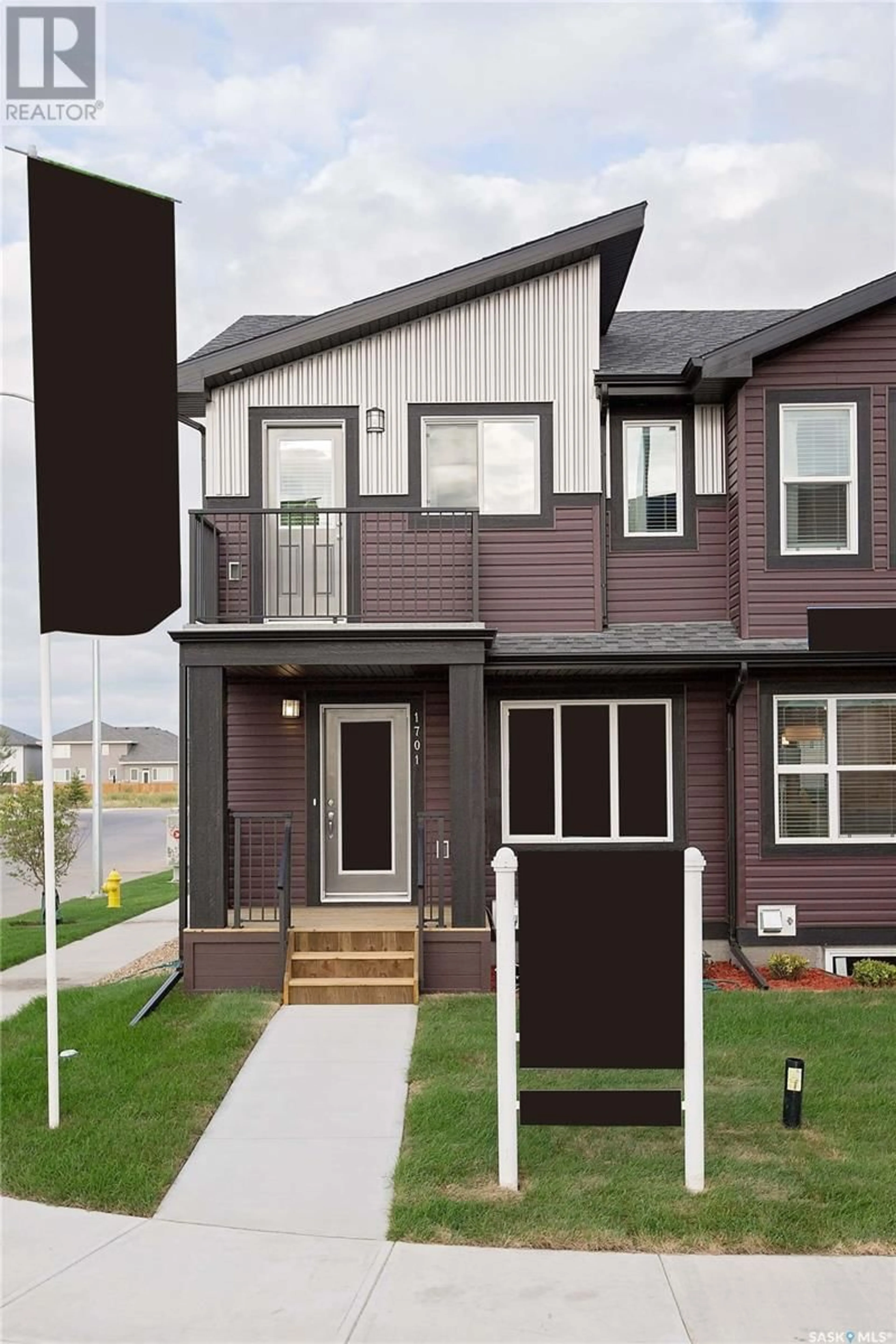 Home with vinyl exterior material for 7609 Walsh AVENUE, Regina Saskatchewan S4Y0H1