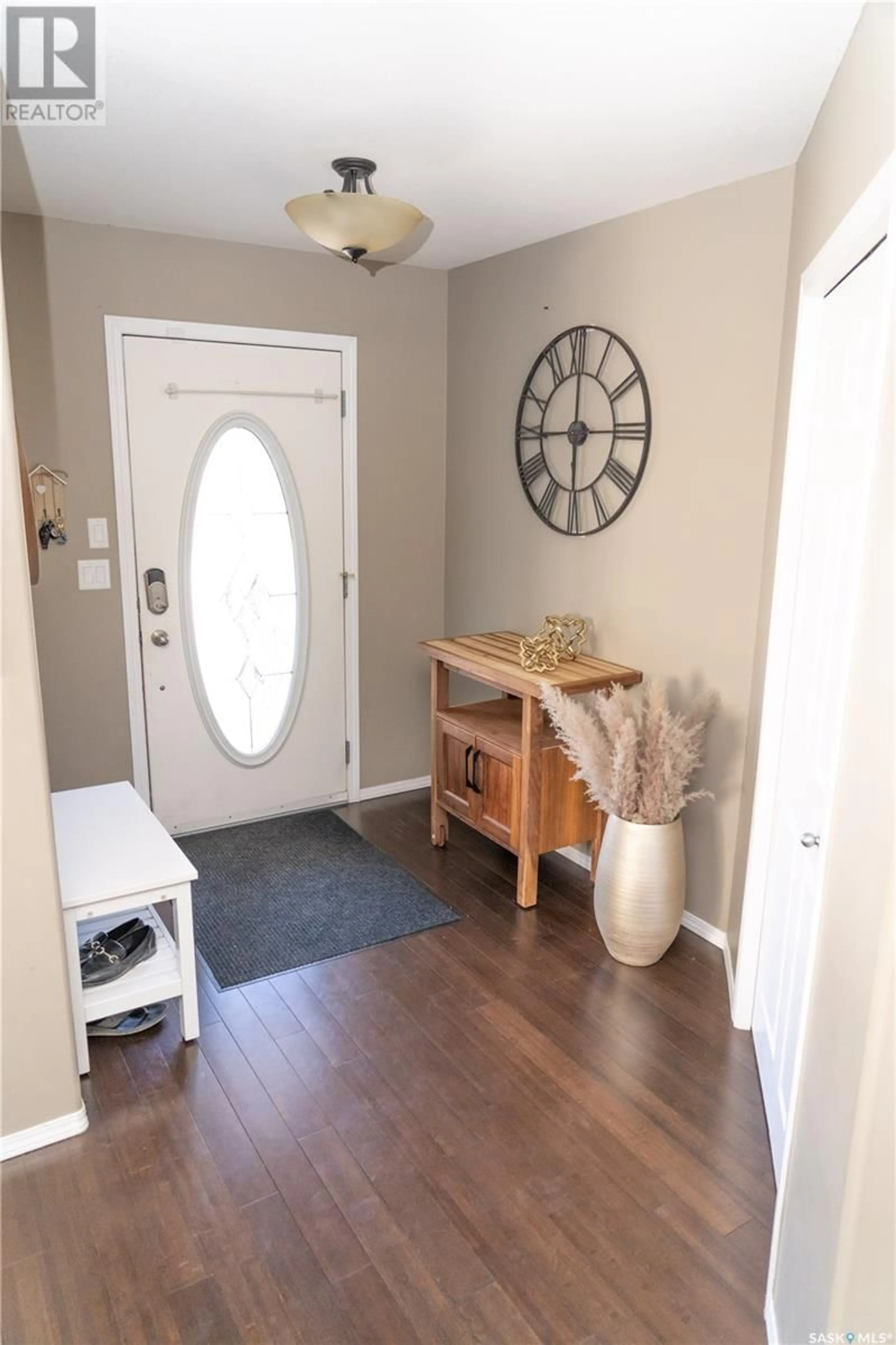 Indoor entryway for 354 Lynd LANE, Saskatoon Saskatchewan S7T0B1