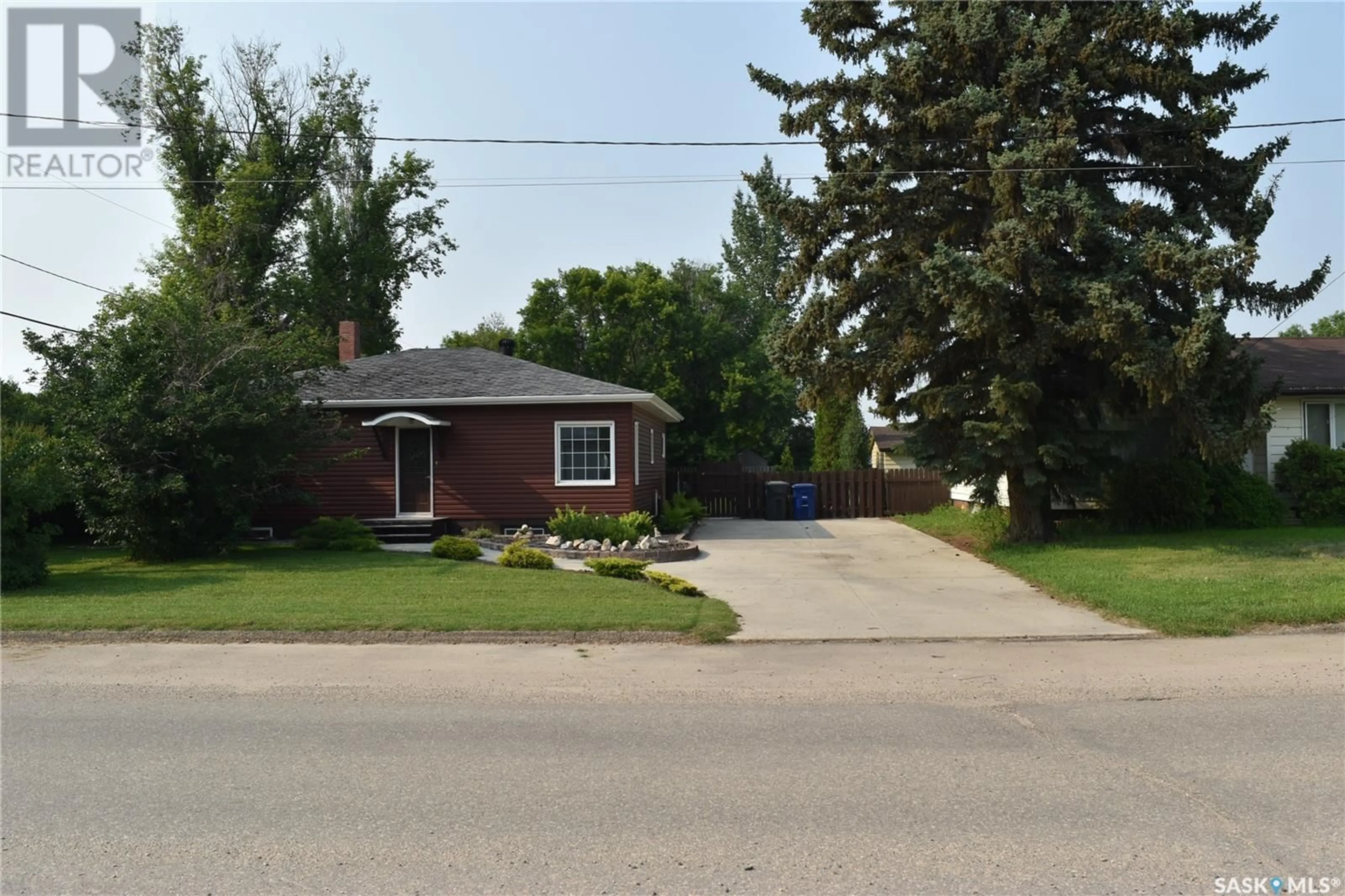 Frontside or backside of a home for 100 3rd AVENUE W, Delisle Saskatchewan S0L0P0