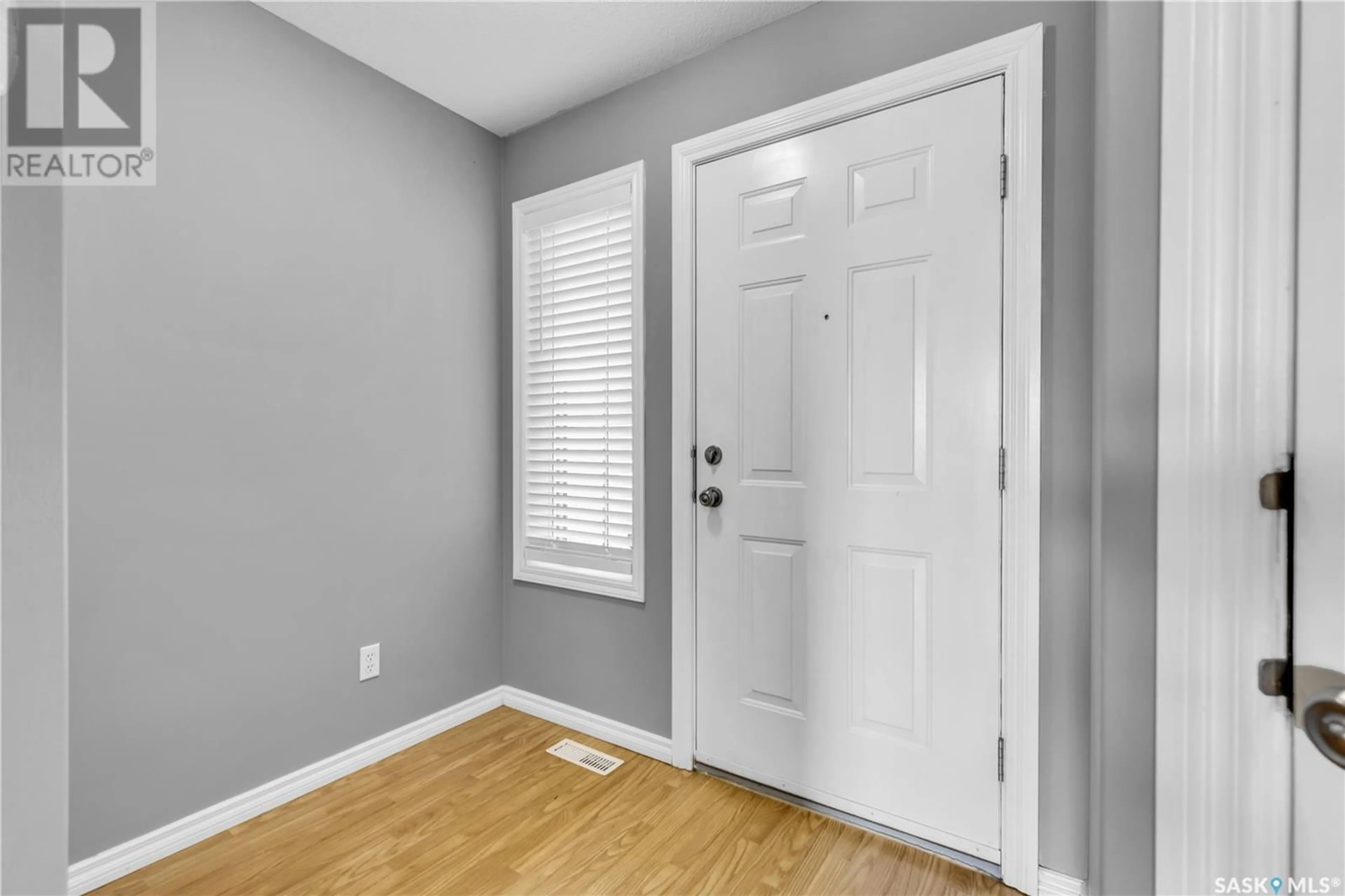 Indoor entryway for 27 103 Banyan CRESCENT, Saskatoon Saskatchewan S7V1G2