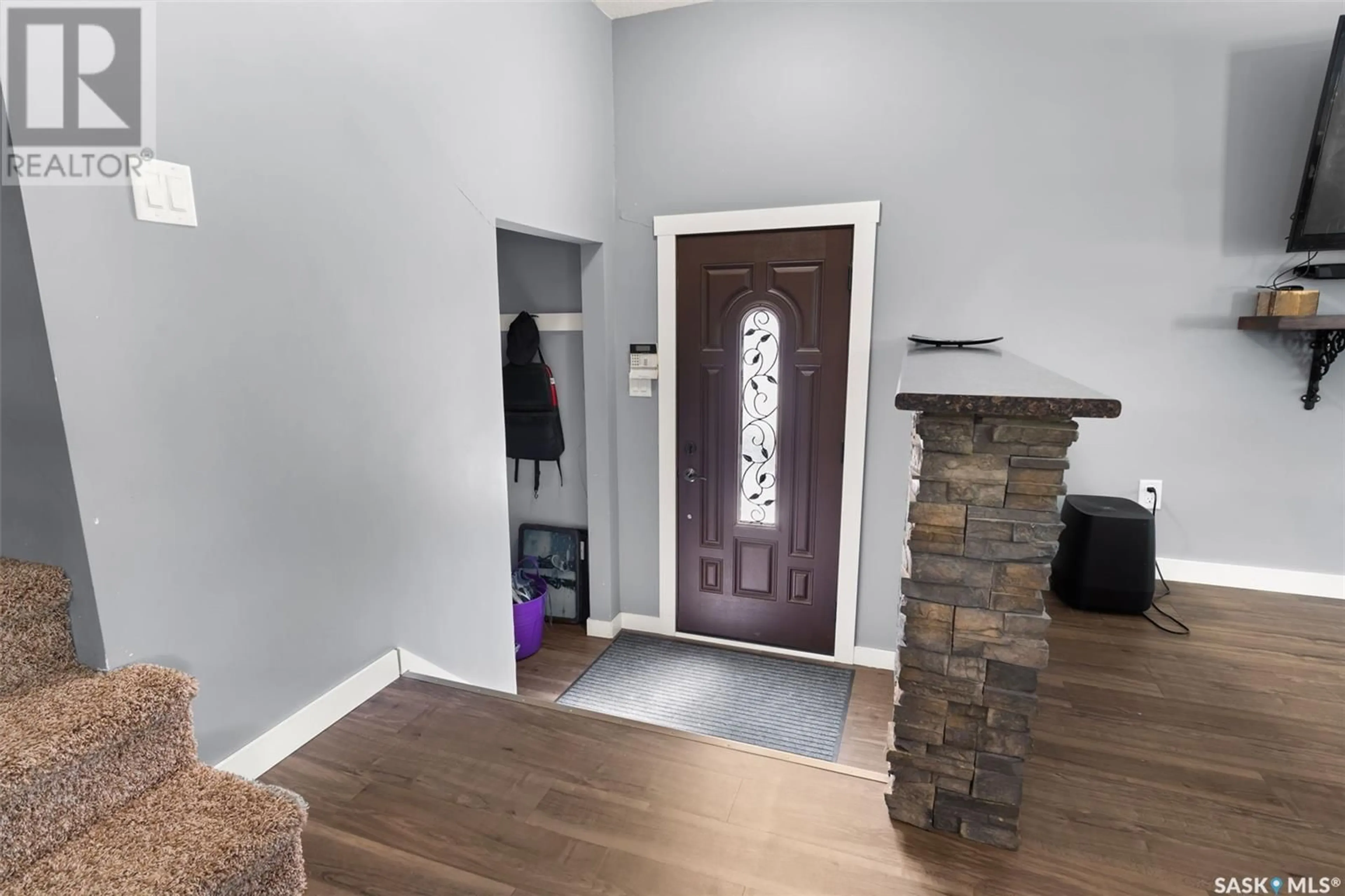 Indoor entryway for 6118 Dalgliesh DRIVE, Regina Saskatchewan S4X1Z7