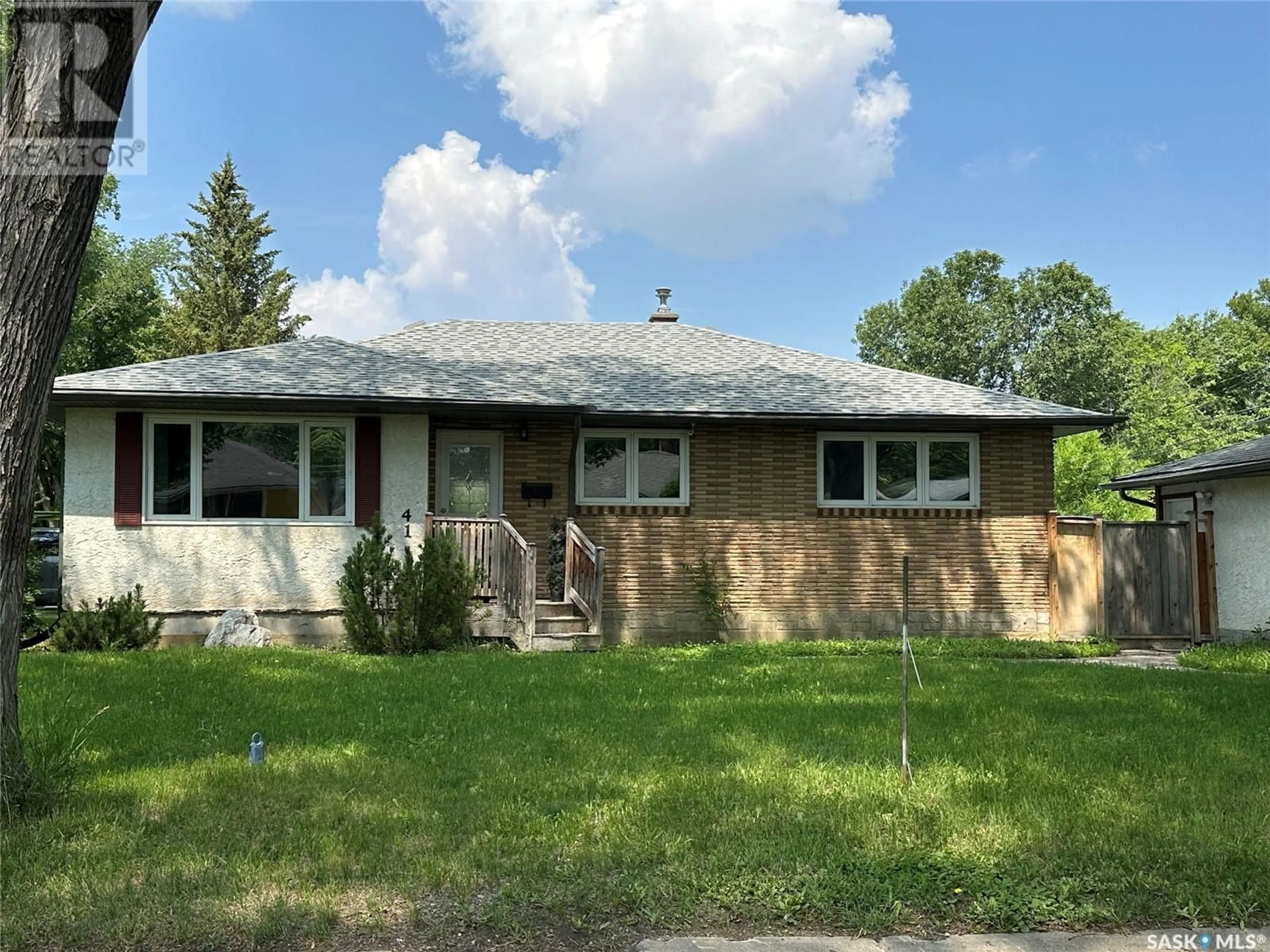 Frontside or backside of a home for 41 Dunning CRESCENT, Regina Saskatchewan S4S2R8