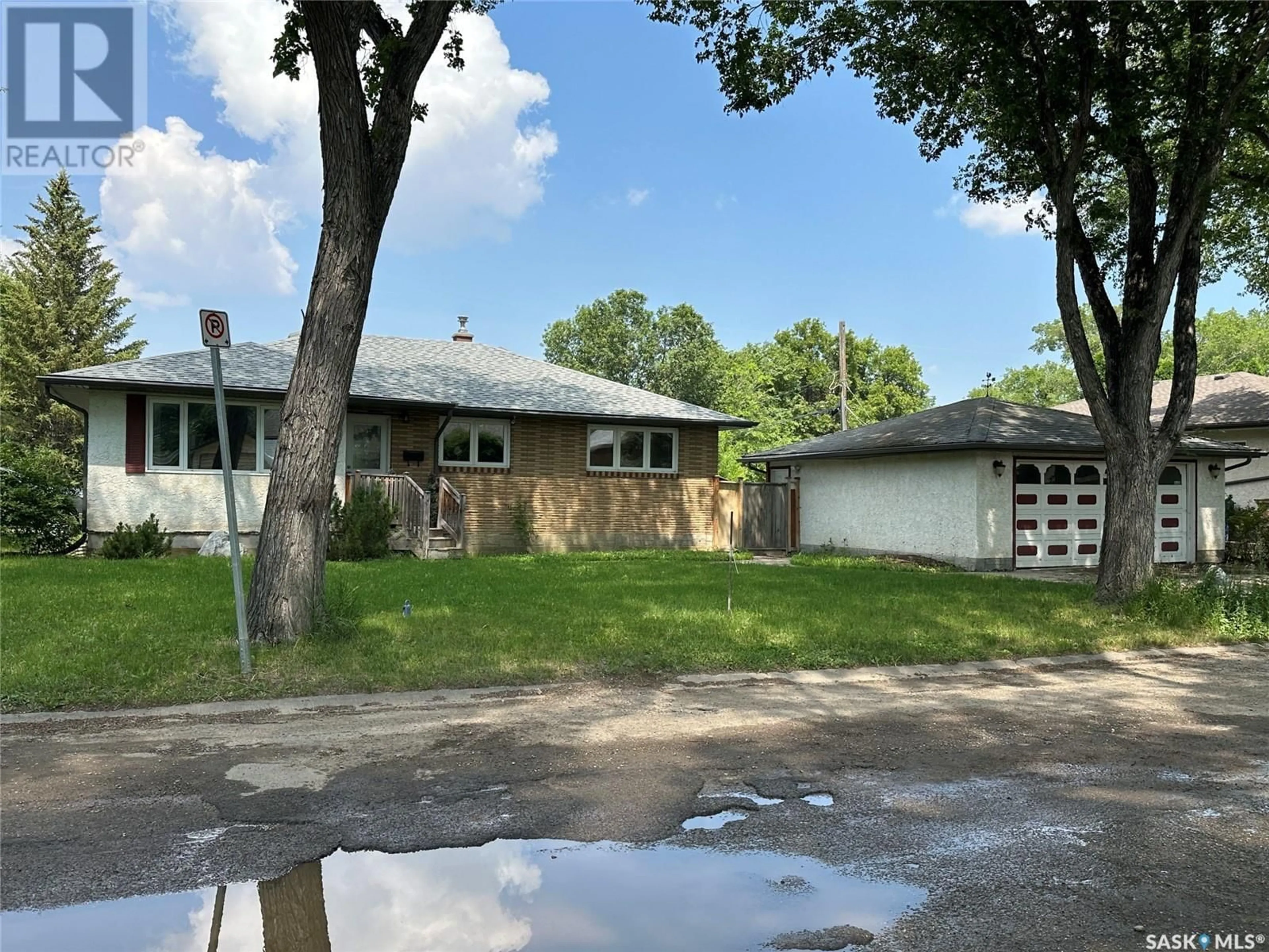 Frontside or backside of a home for 41 Dunning CRESCENT, Regina Saskatchewan S4S2R8