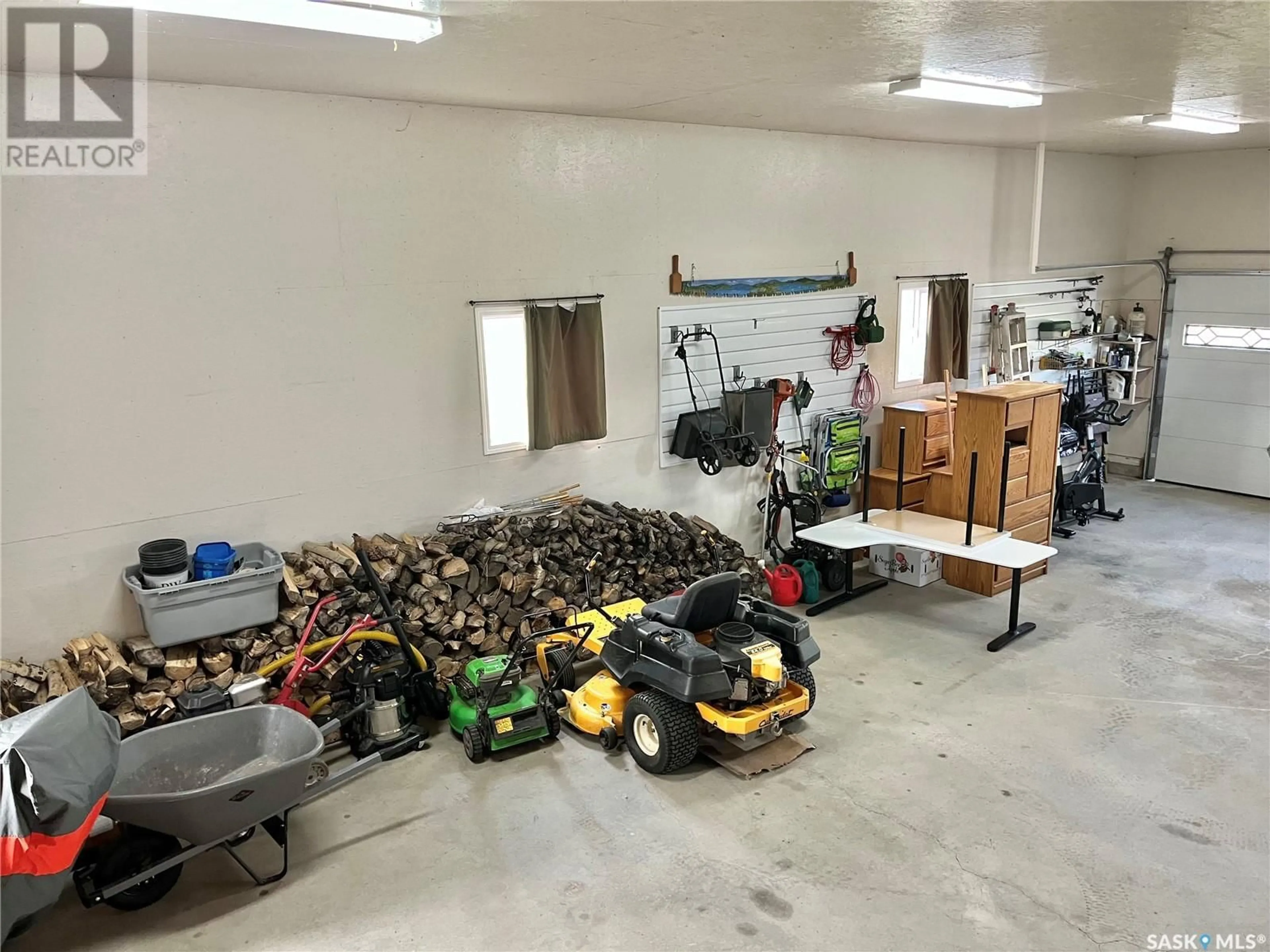 Indoor garage for 146 Marine DRIVE, Last Mountain Lake East Side Saskatchewan S0G0L0