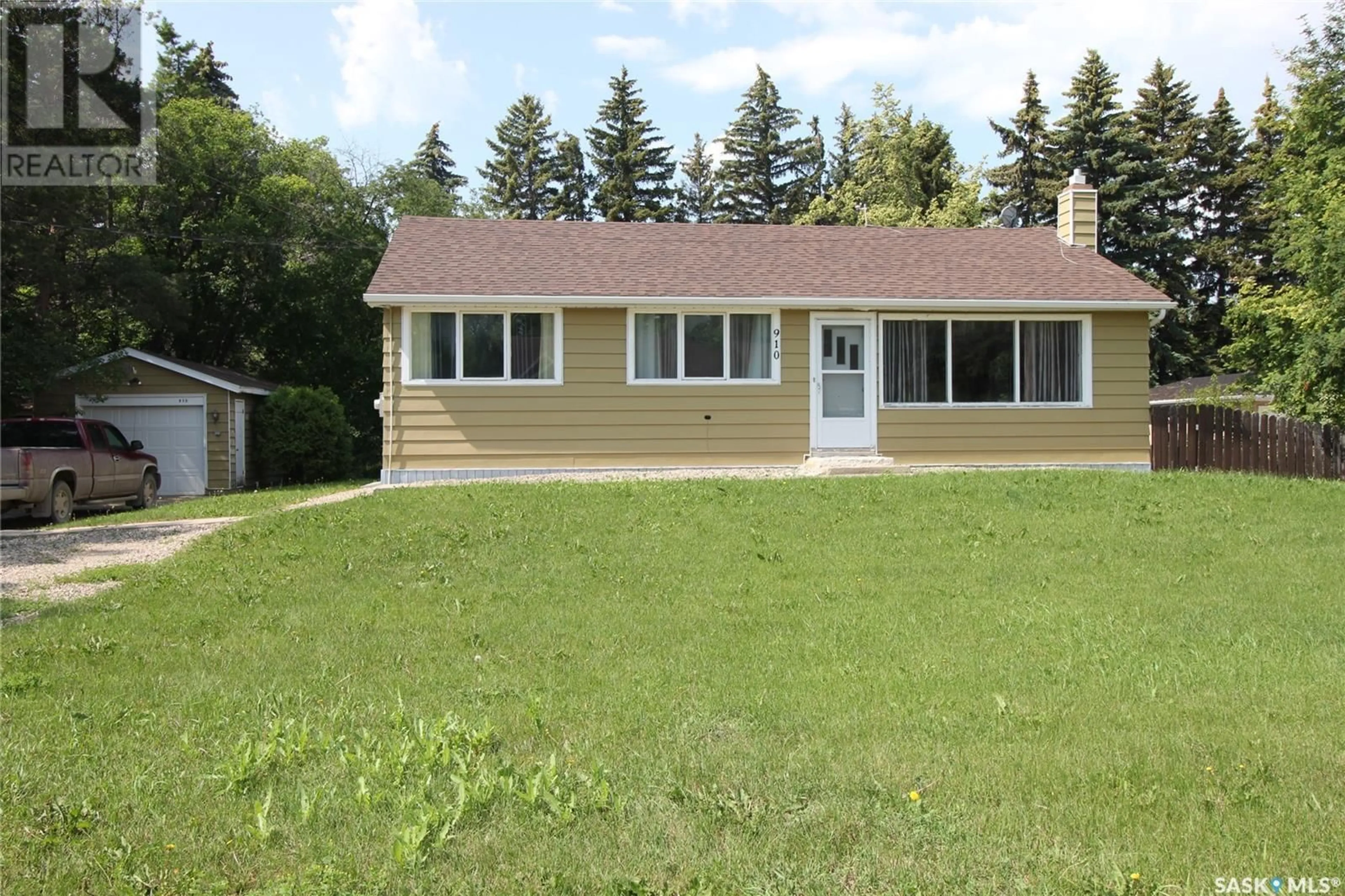 Frontside or backside of a home for 910 Howard STREET, Indian Head Saskatchewan S0G2K0